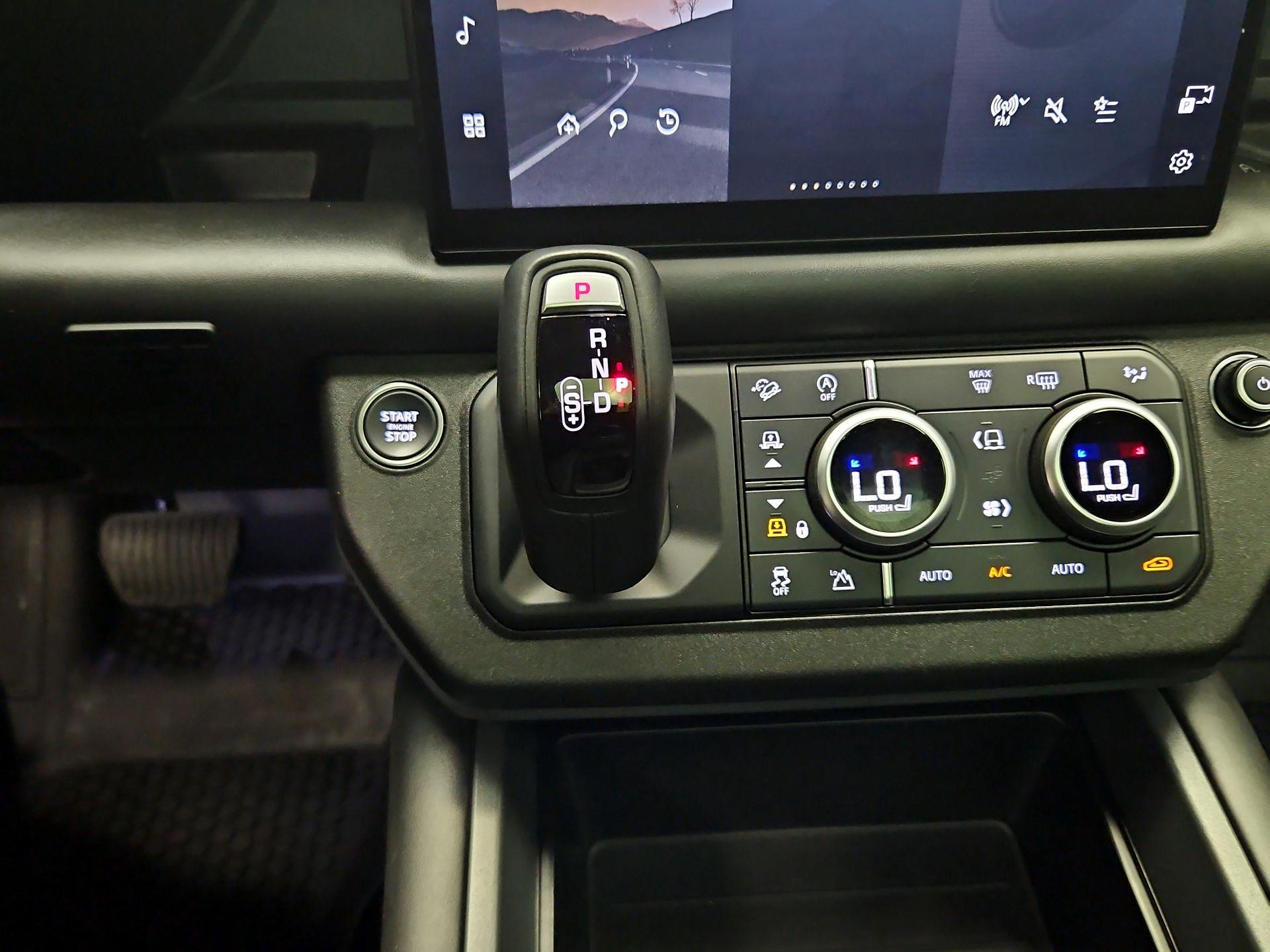 Thumbnail: 2025 Land Rover Defender - 17