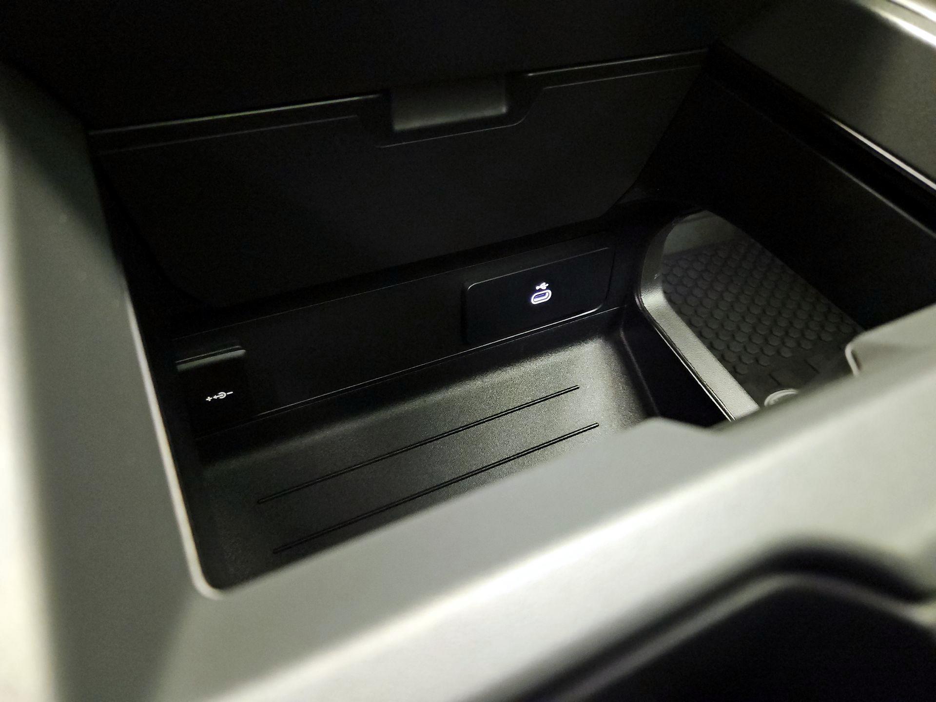 Thumbnail: 2025 Land Rover Defender - 18