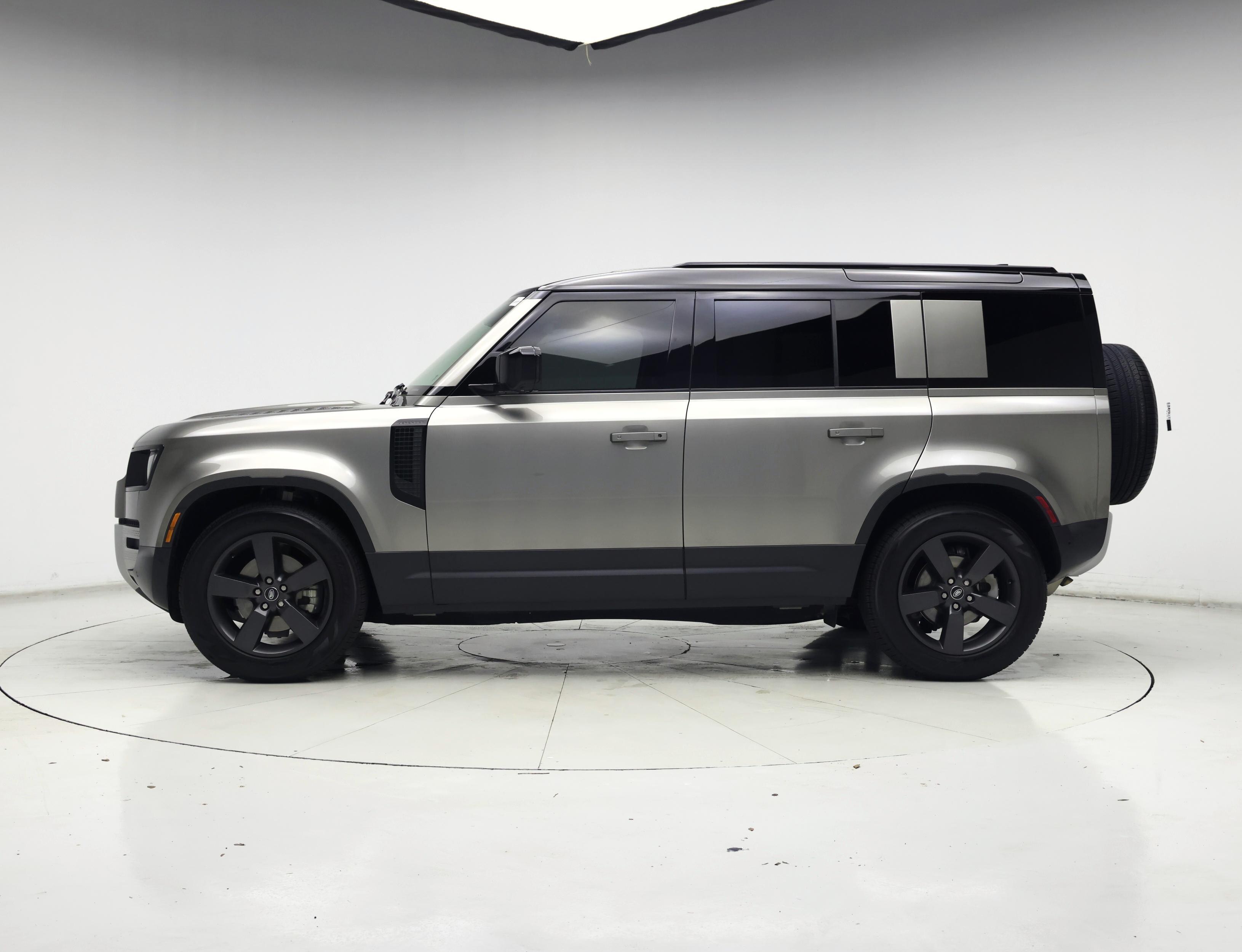 Thumbnail: 2025 Land Rover Defender - 3