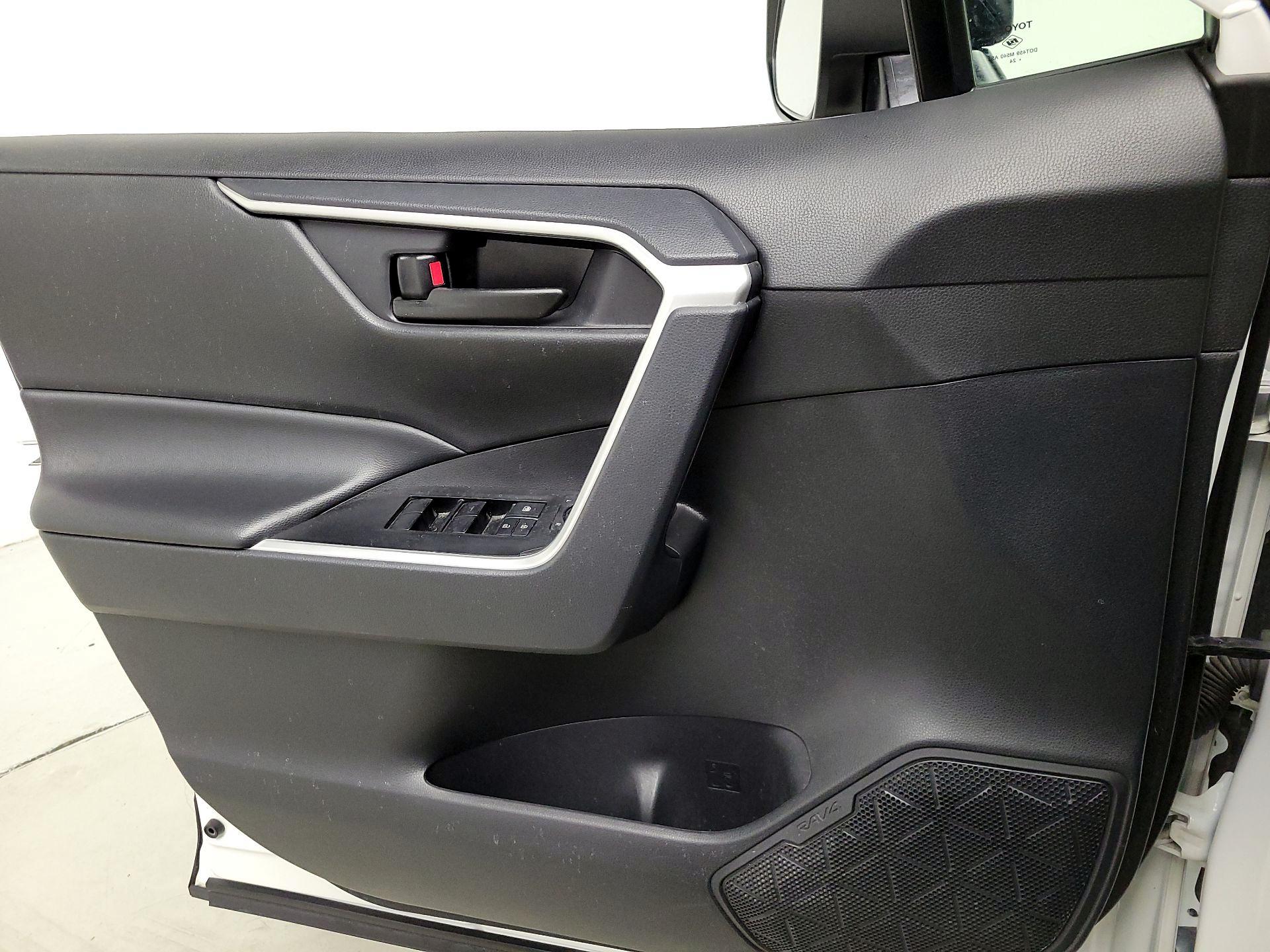 Thumbnail: 2025 Toyota RAV4 - 12