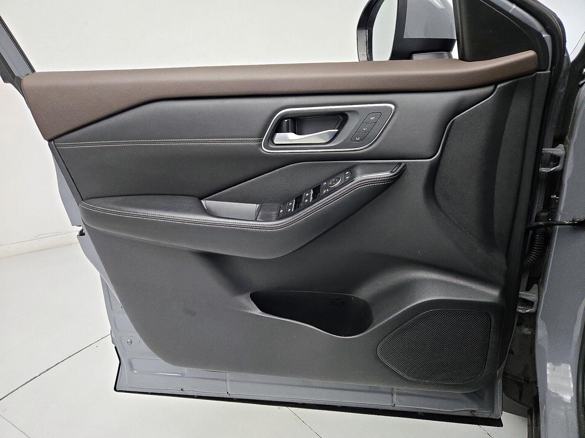 Thumbnail: 2021 Nissan Rogue - 12