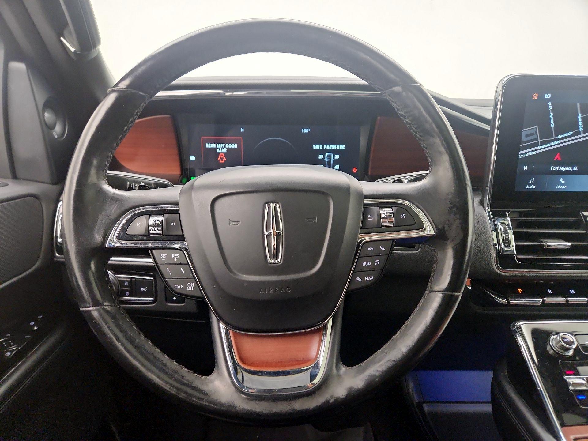 Thumbnail: 2021 Lincoln Navigator L - 10