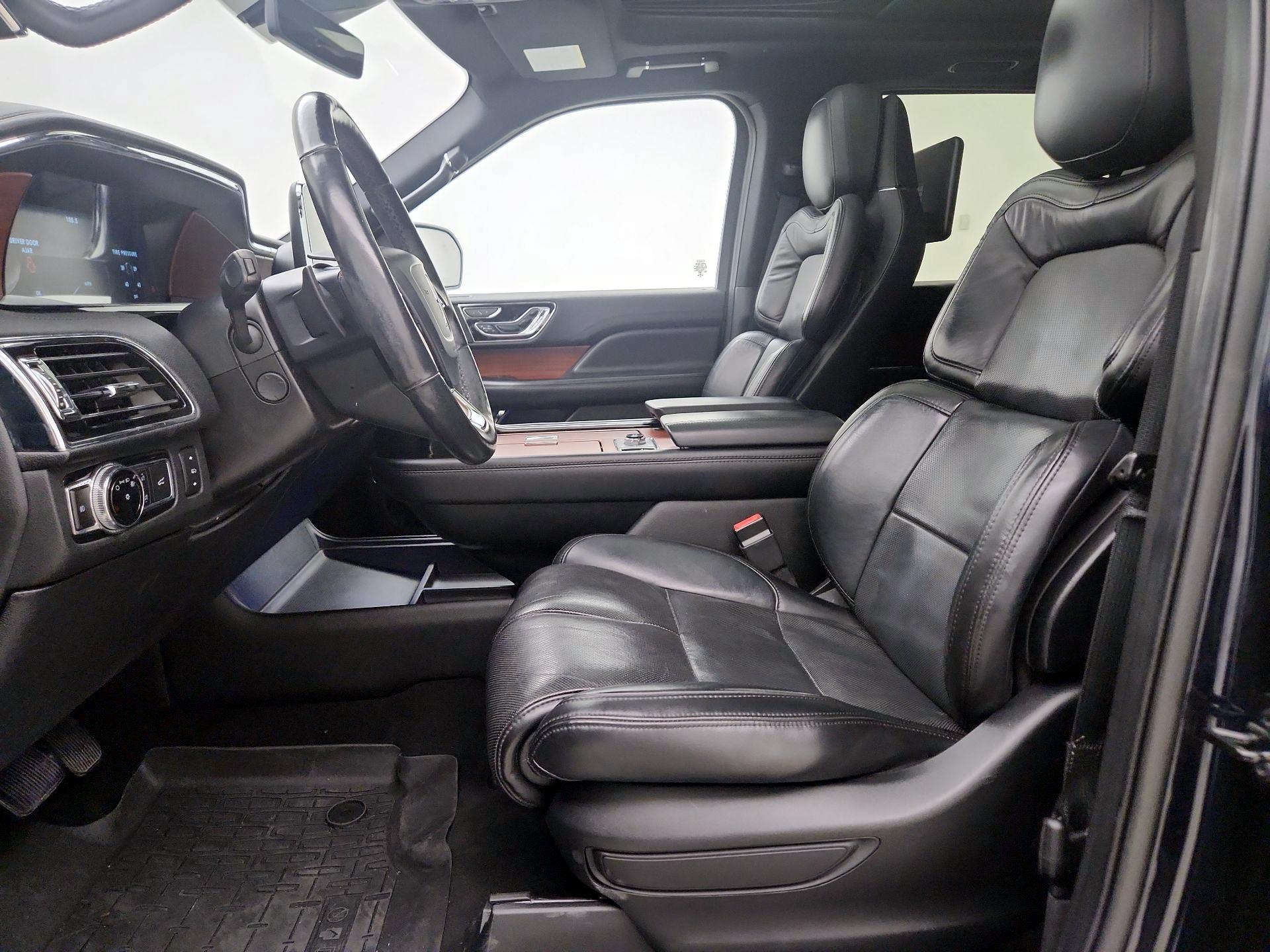 Thumbnail: 2021 Lincoln Navigator L - 11