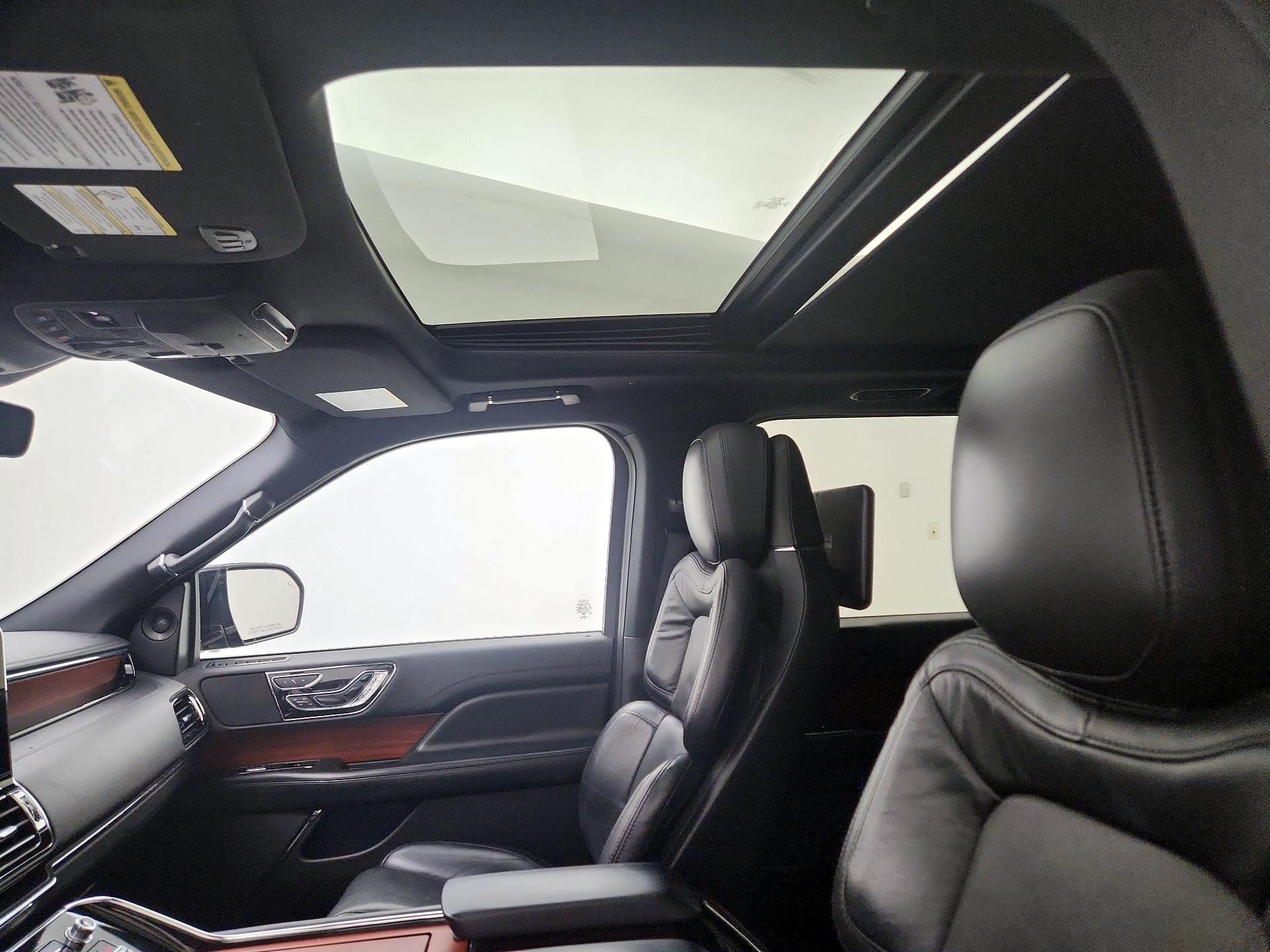 Thumbnail: 2021 Lincoln Navigator L - 20