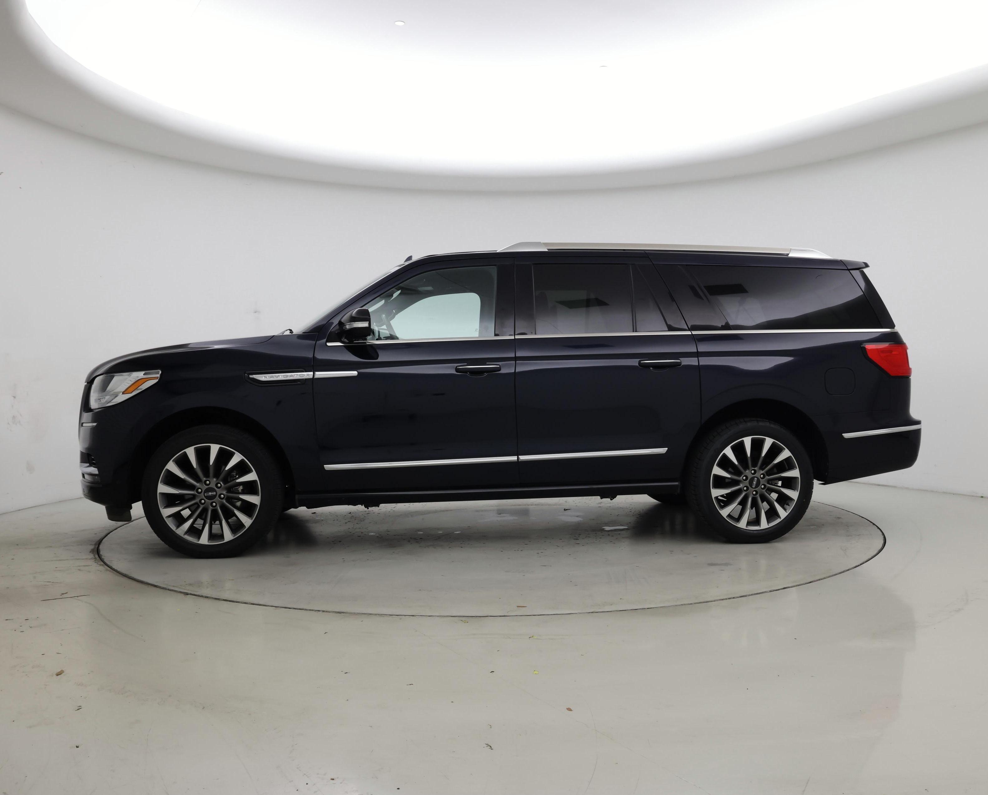 Thumbnail: 2021 Lincoln Navigator L - 3