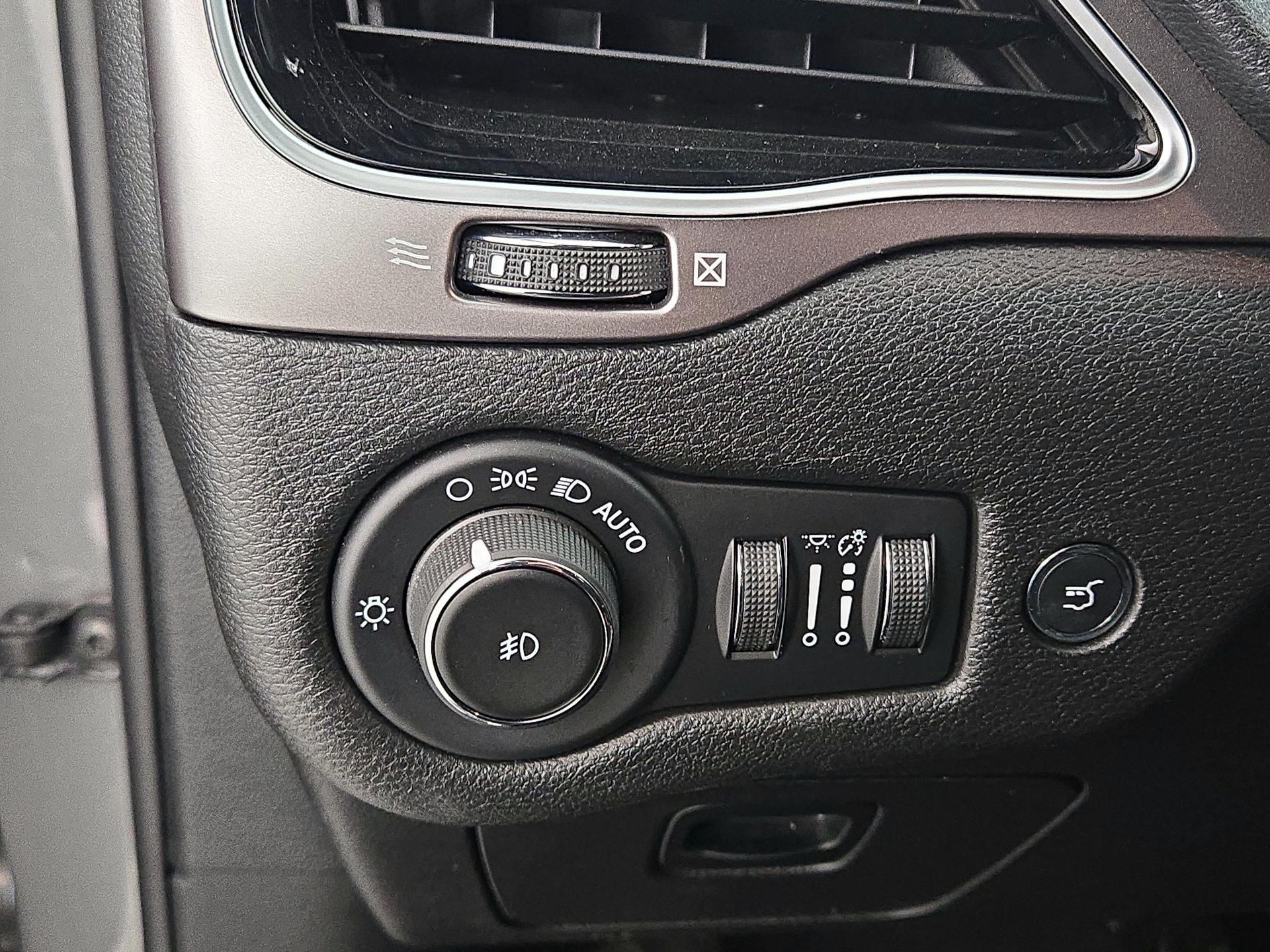 Thumbnail: 2021 Jeep Cherokee - 13