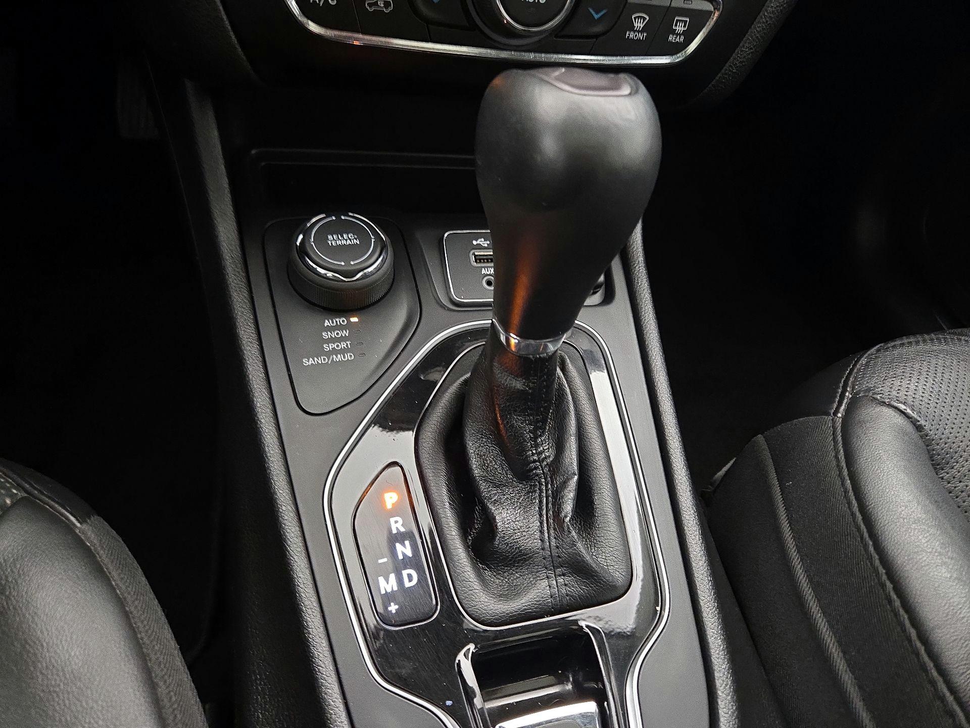 Thumbnail: 2021 Jeep Cherokee - 17