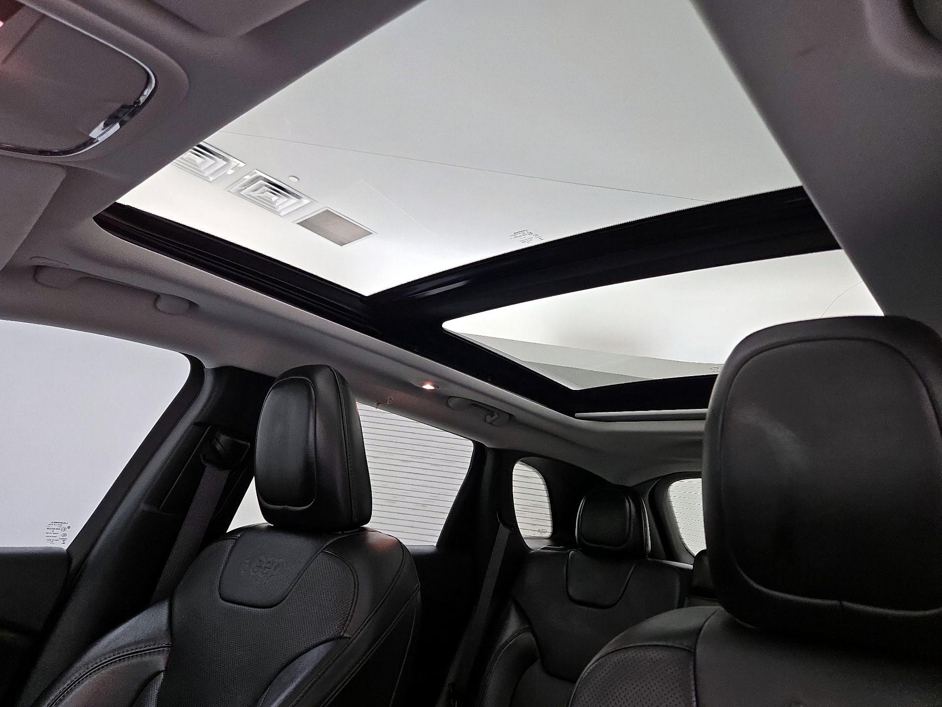 Thumbnail: 2021 Jeep Cherokee - 19