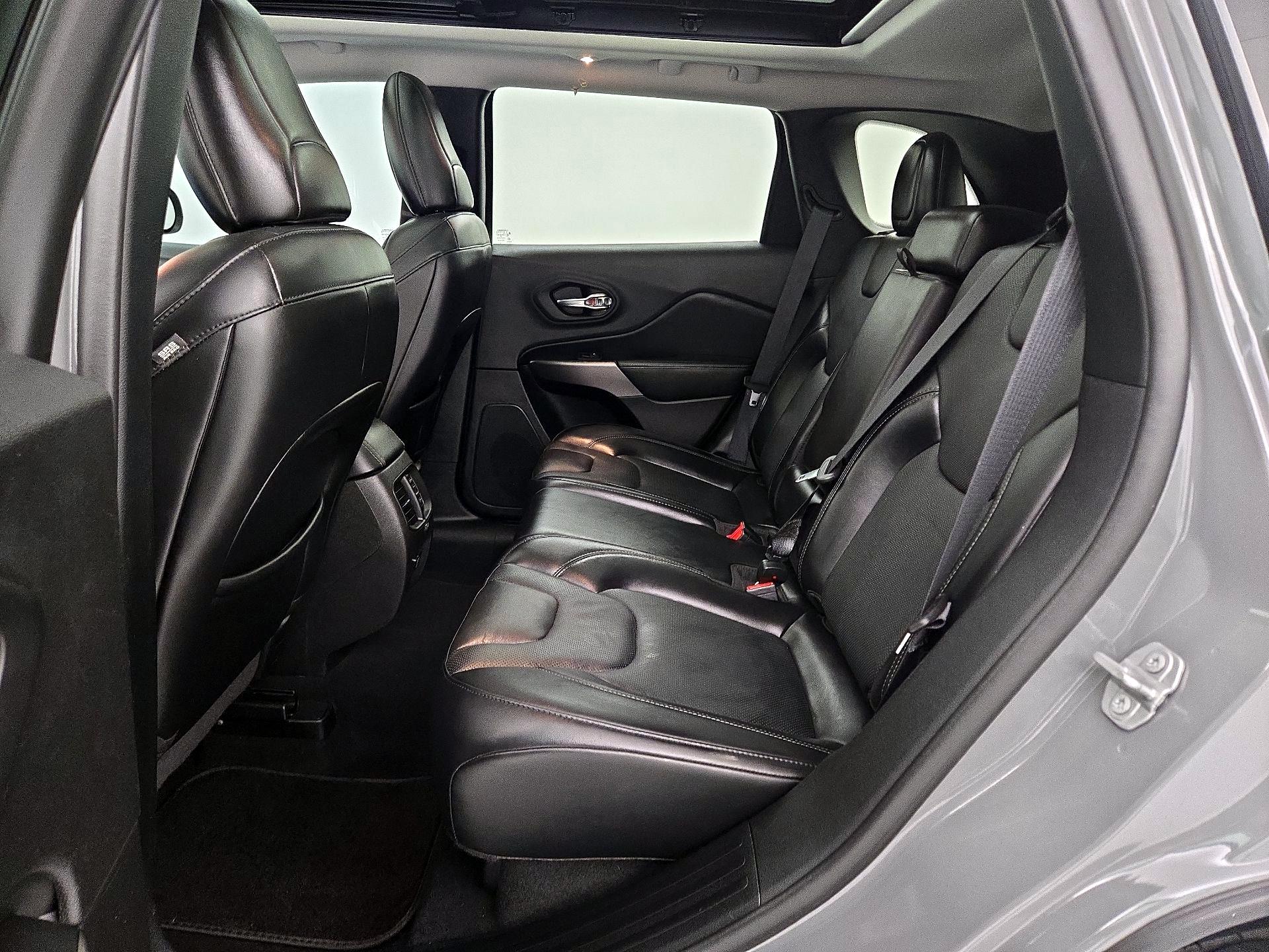 Thumbnail: 2021 Jeep Cherokee - 20