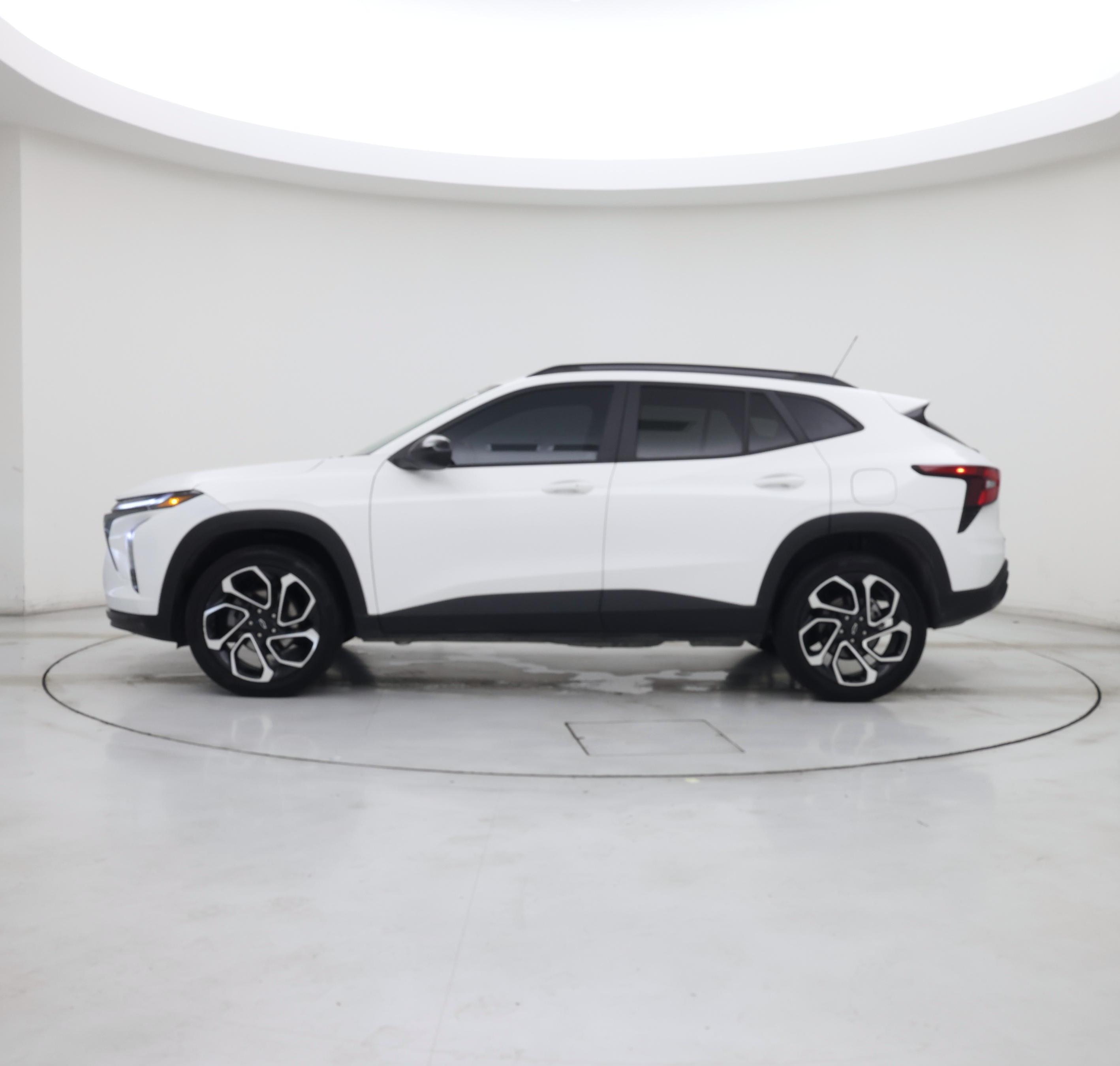 Thumbnail: 2025 Chevrolet Trax - 3