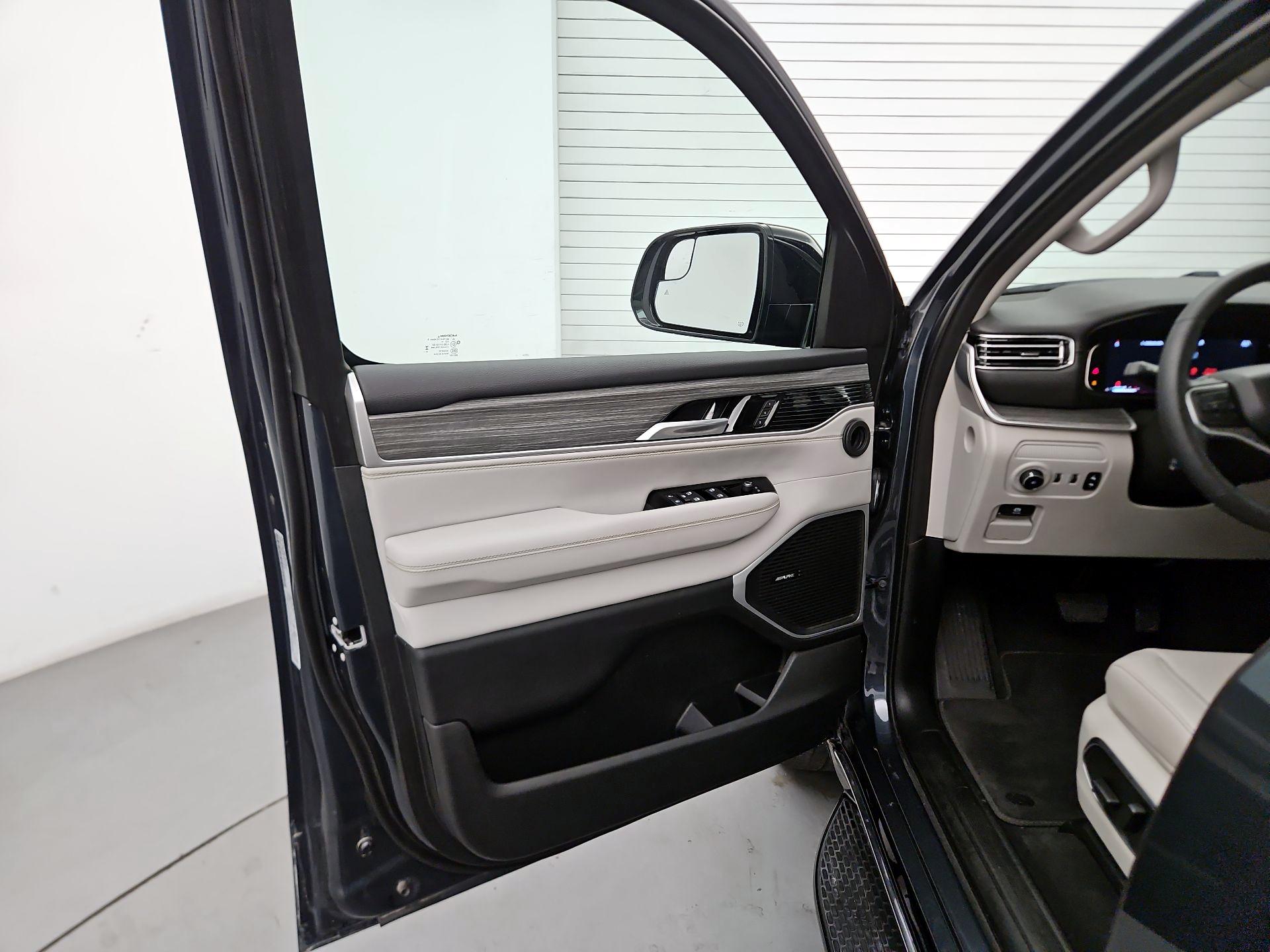 Thumbnail: 2024 Jeep Wagoneer - 12