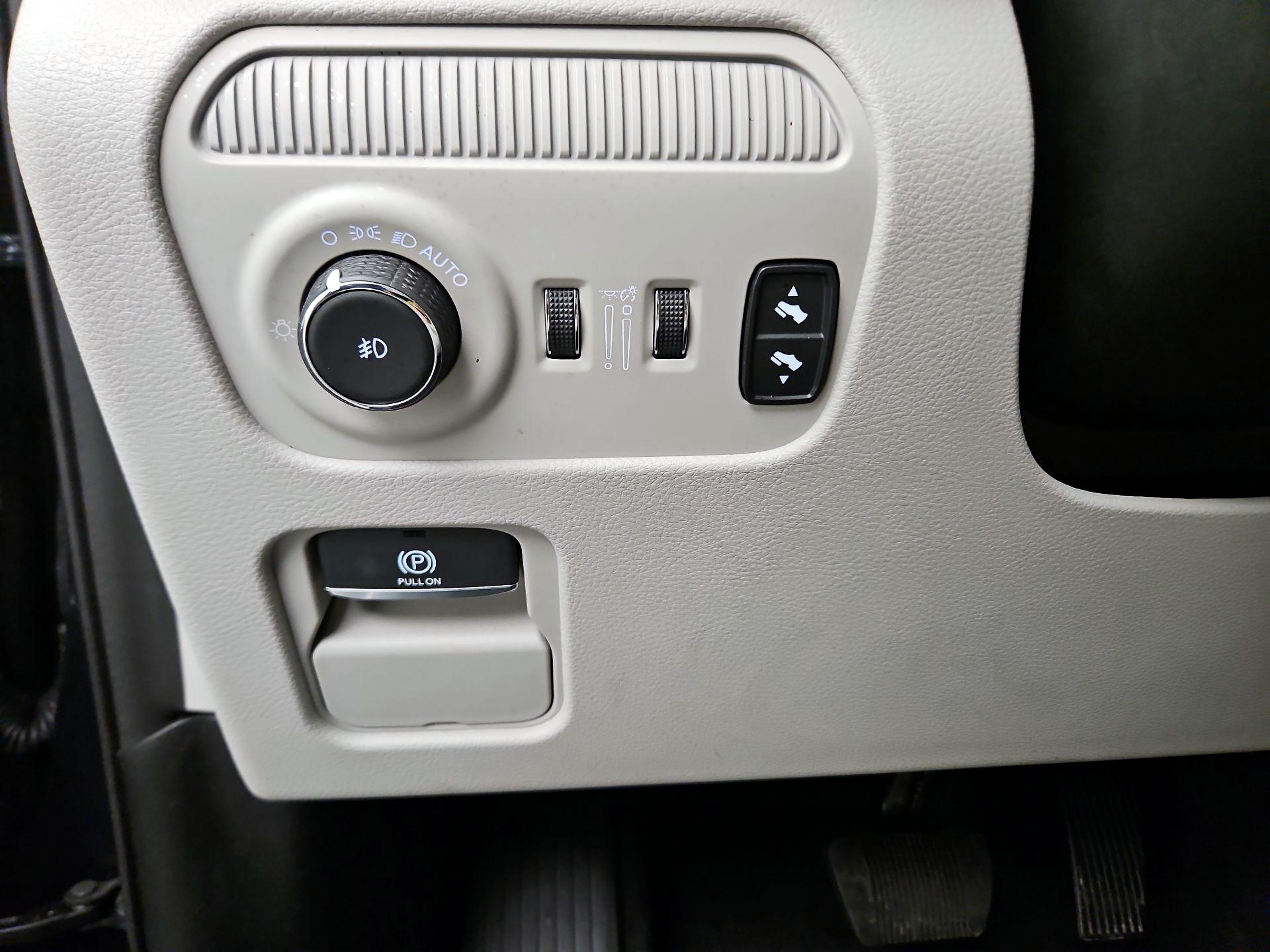 Thumbnail: 2024 Jeep Wagoneer - 13