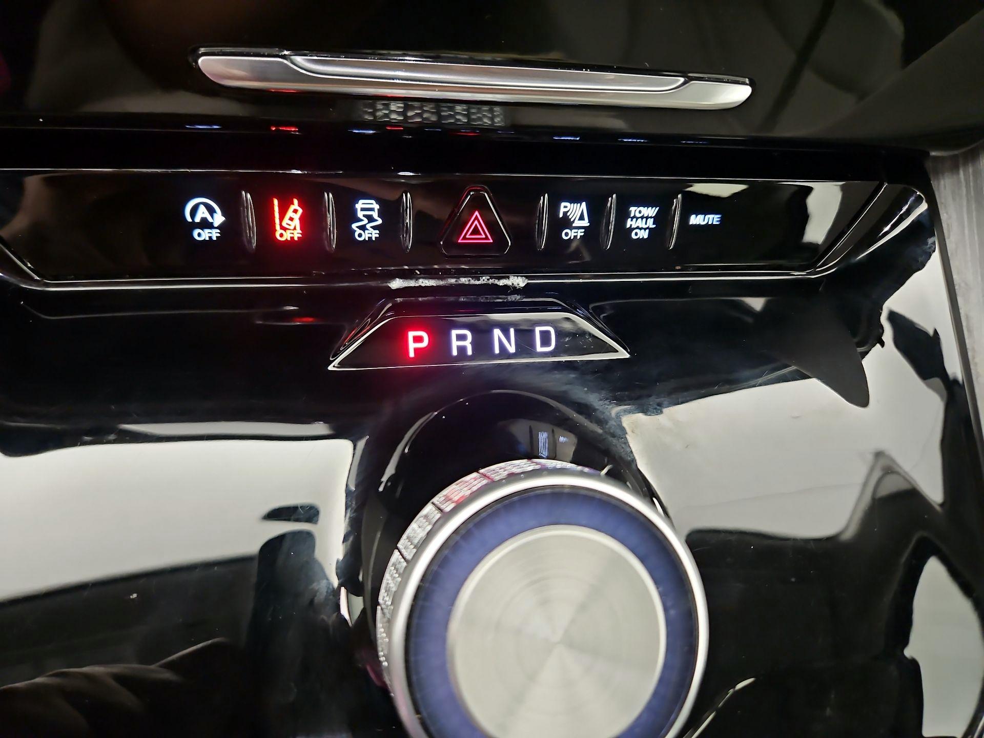 Thumbnail: 2024 Jeep Wagoneer - 17