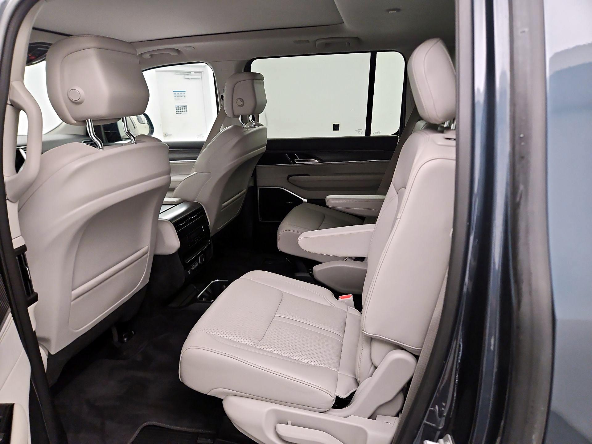 Thumbnail: 2024 Jeep Wagoneer - 19