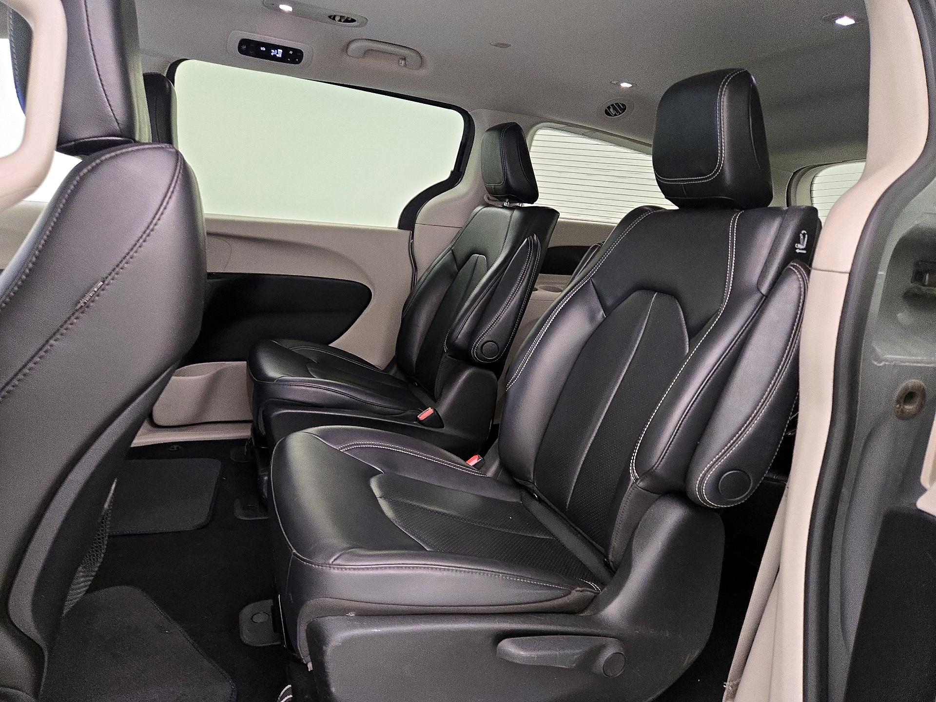 Thumbnail: 2023 Chrysler Pacifica - 19