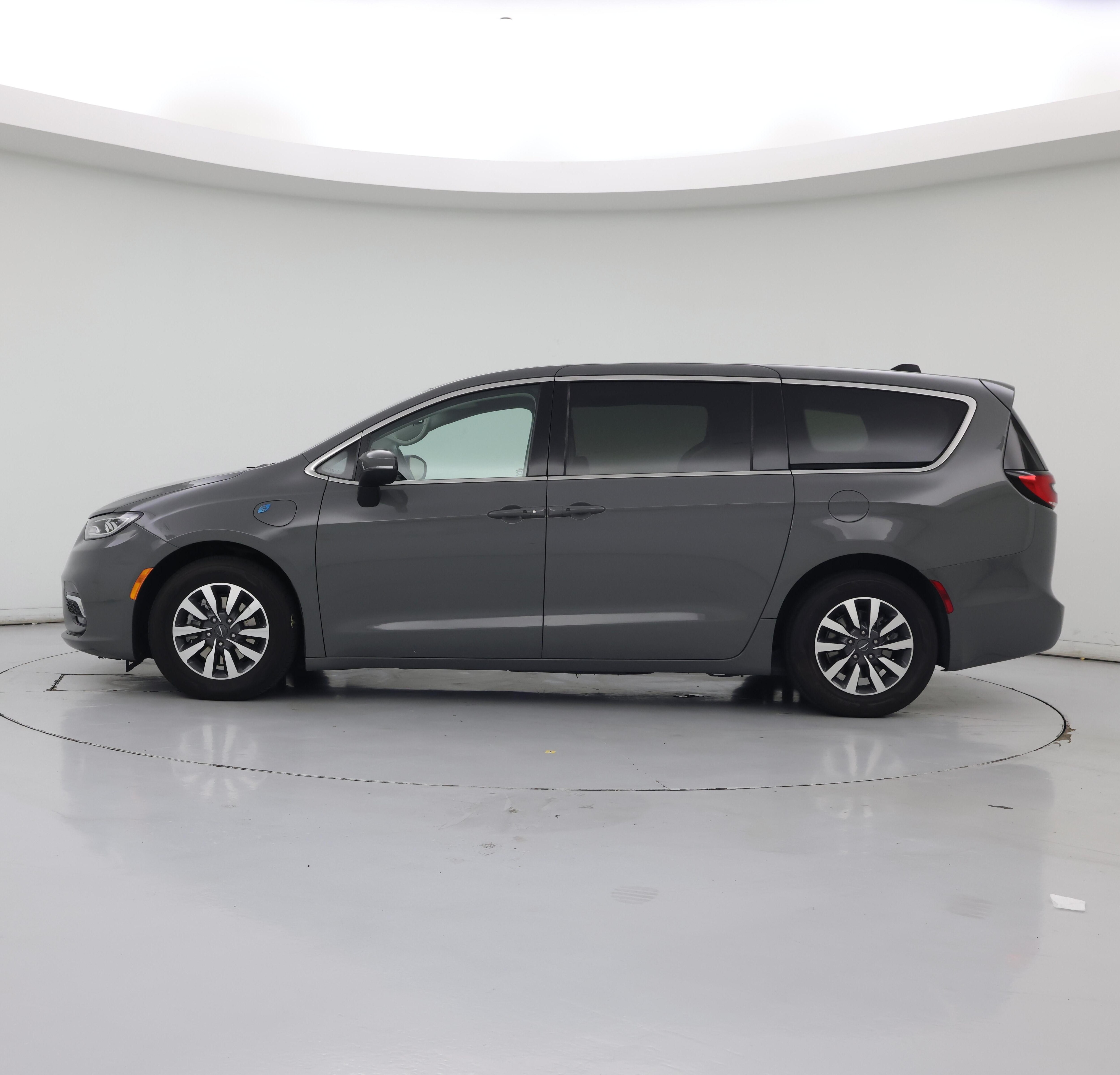 Thumbnail: 2023 Chrysler Pacifica - 3