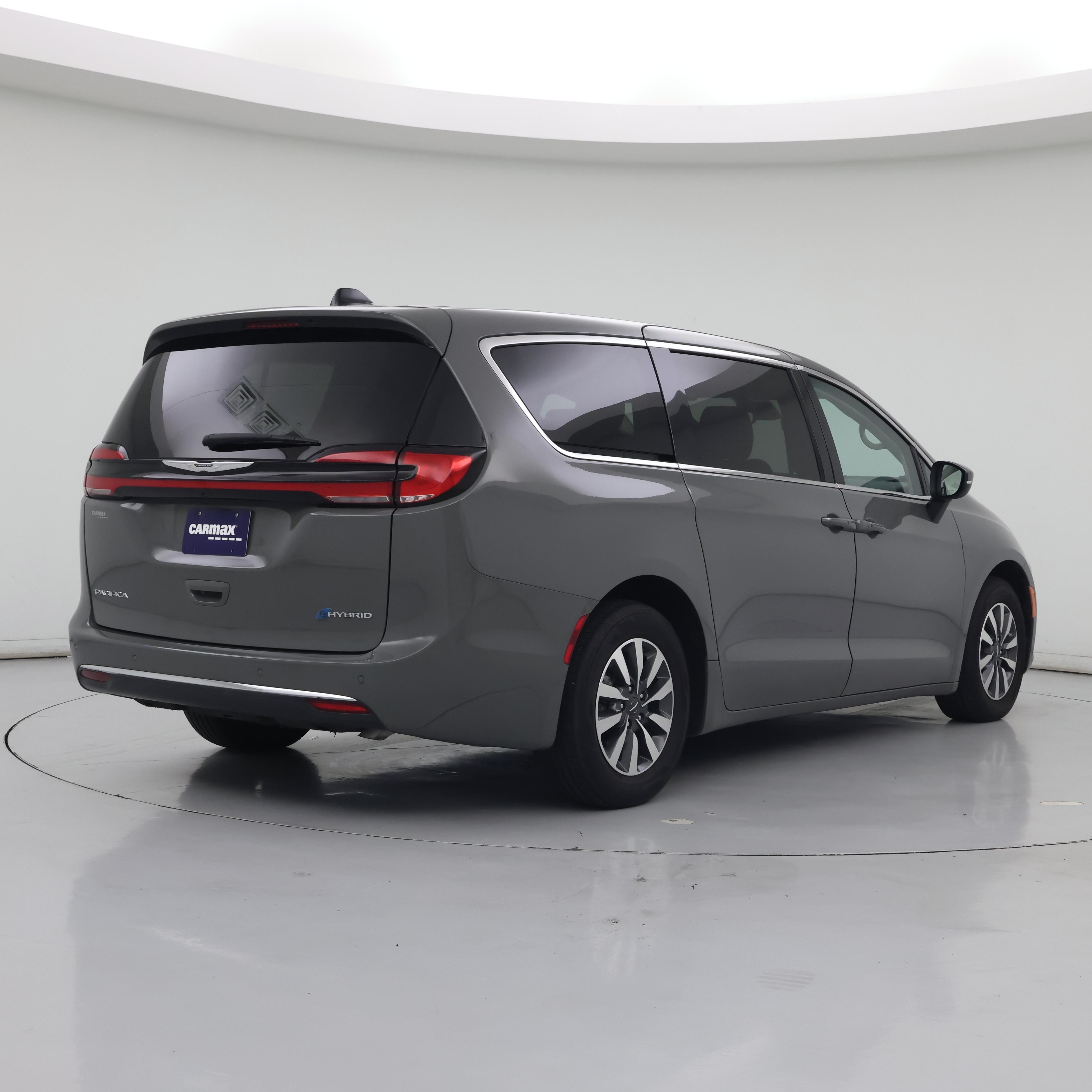 Thumbnail: 2023 Chrysler Pacifica - 8