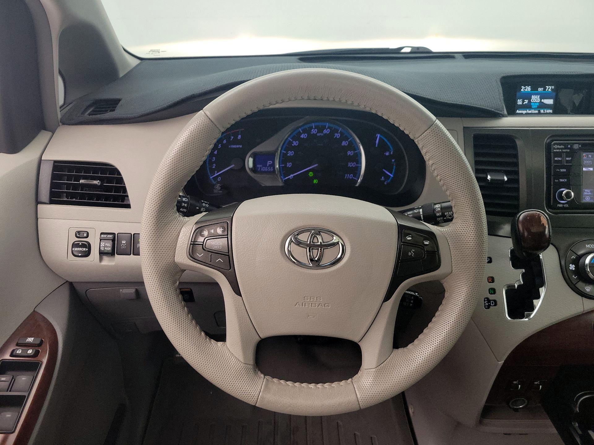 Thumbnail: 2014 Toyota Sienna - 10