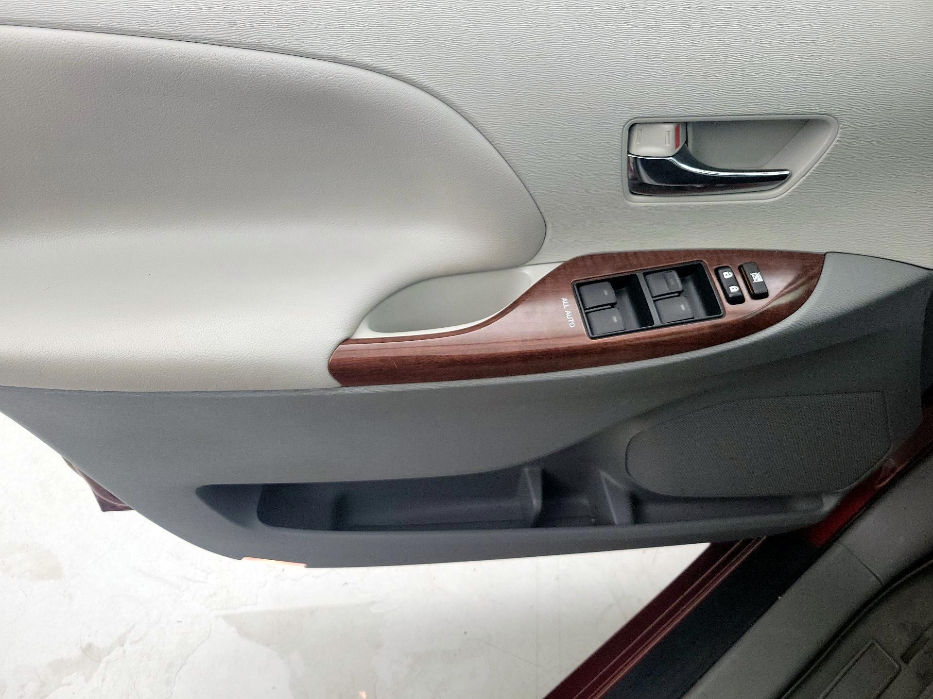 Thumbnail: 2014 Toyota Sienna - 12