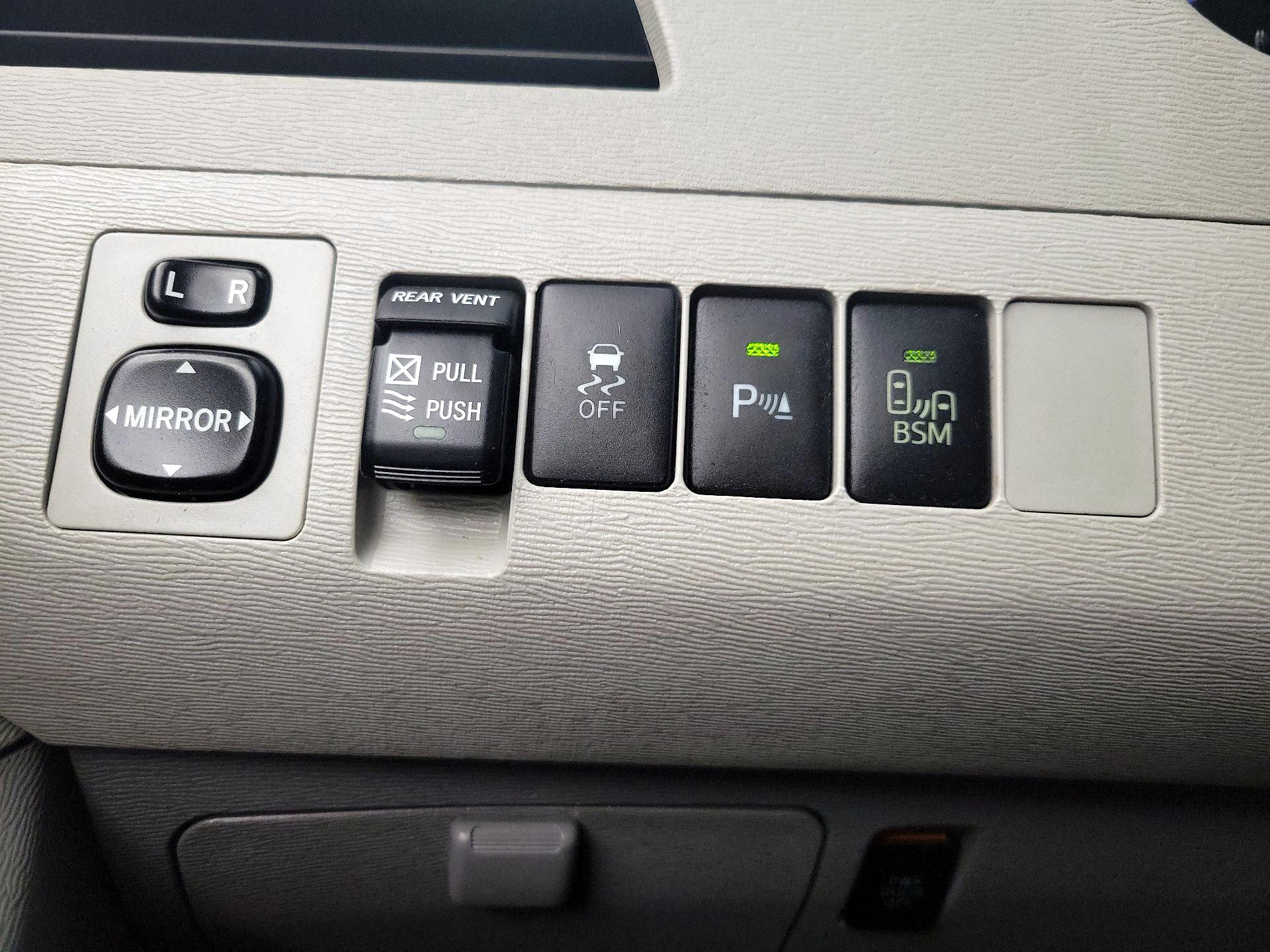 Thumbnail: 2014 Toyota Sienna - 13