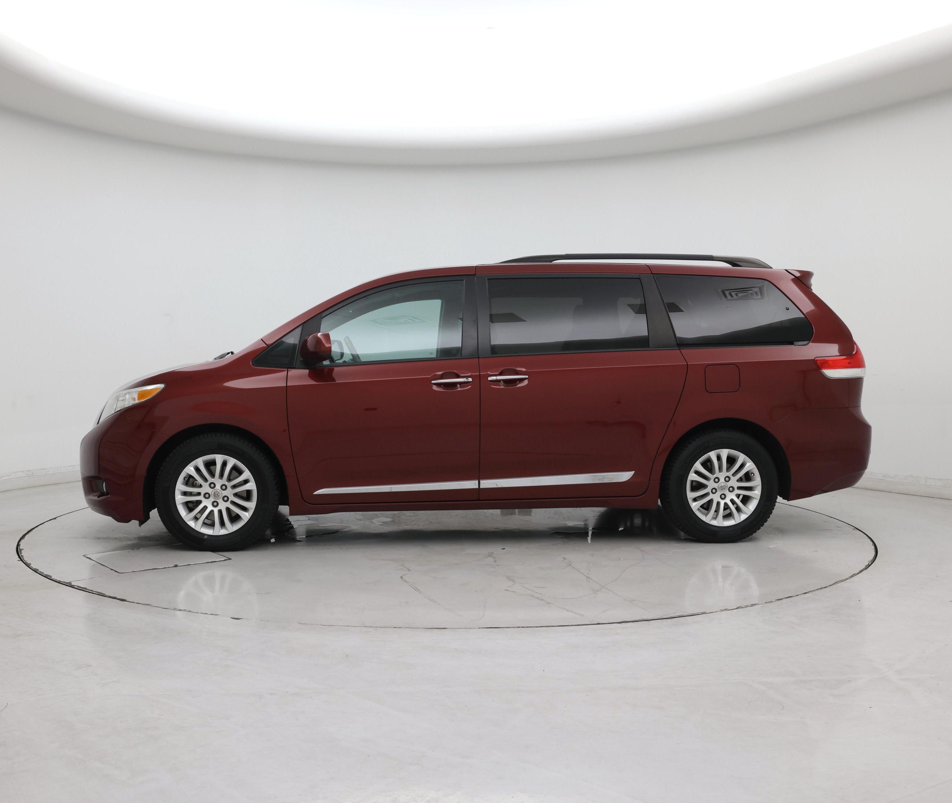 Thumbnail: 2014 Toyota Sienna - 3