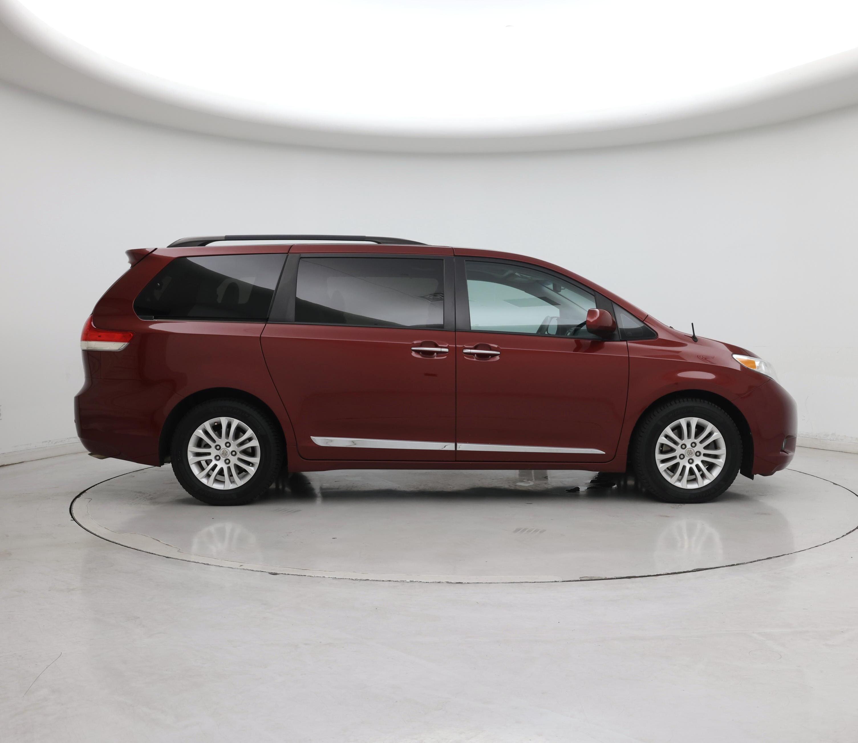 Thumbnail: 2014 Toyota Sienna - 7