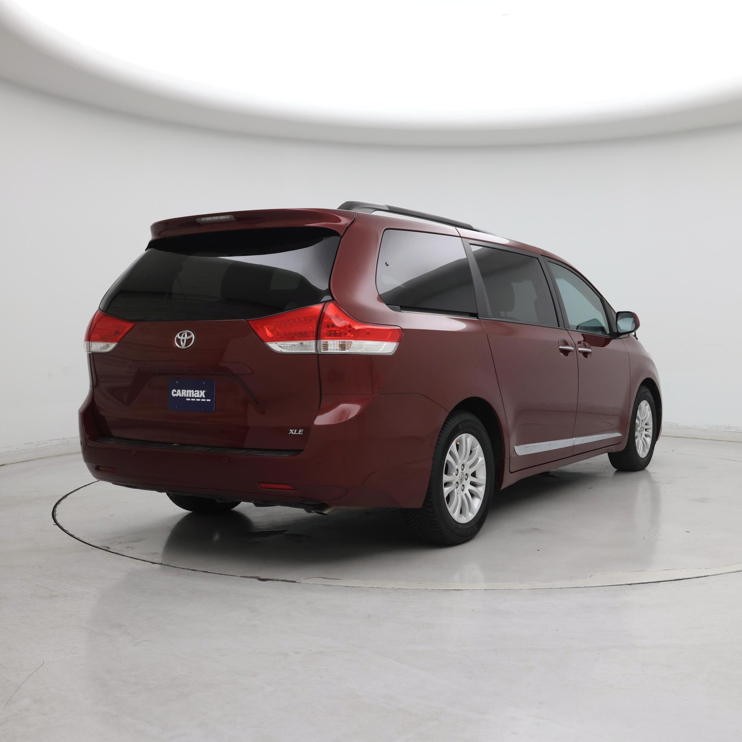 Thumbnail: 2014 Toyota Sienna - 8