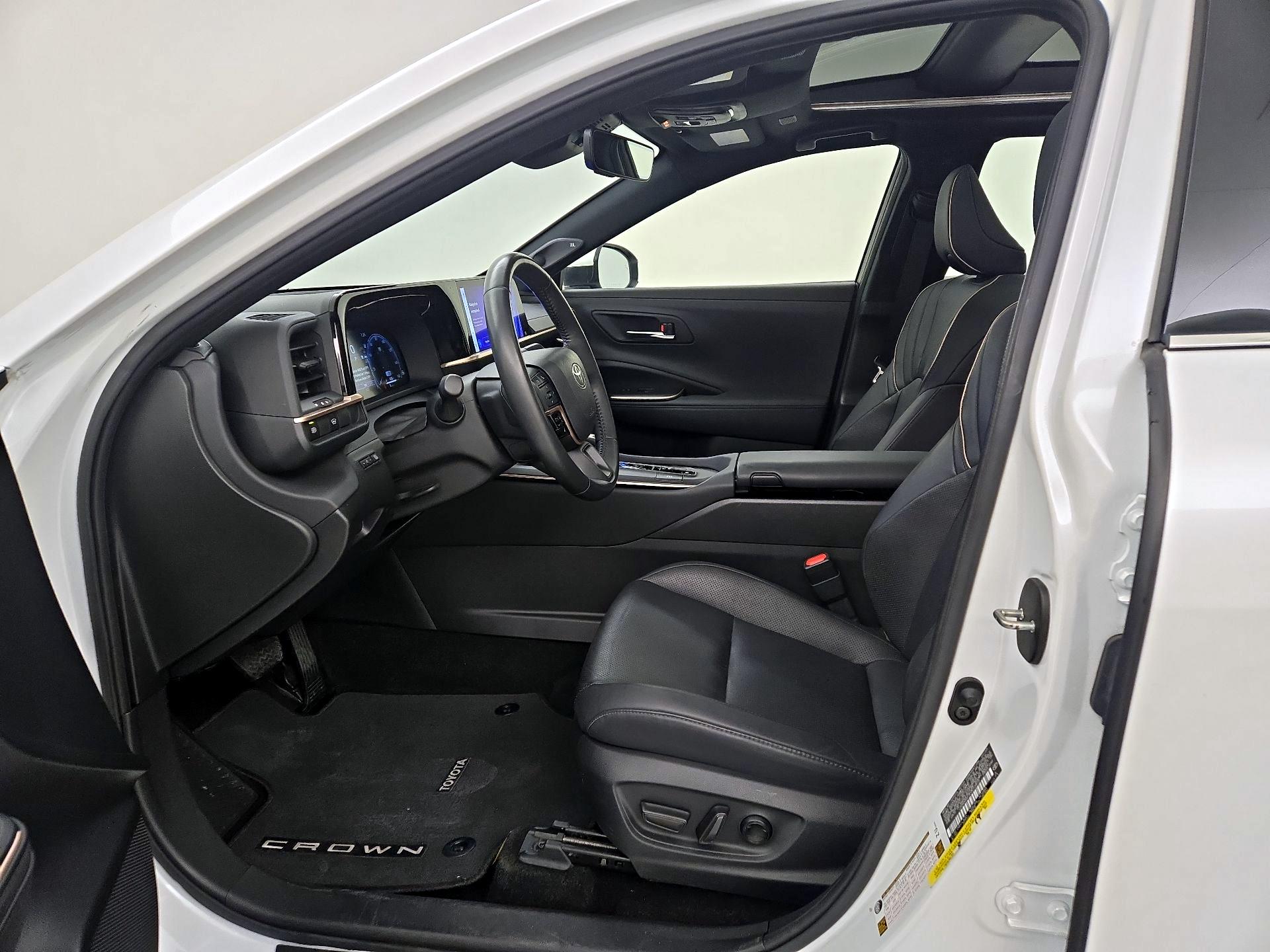 Thumbnail: 2023 Toyota Crown - 11