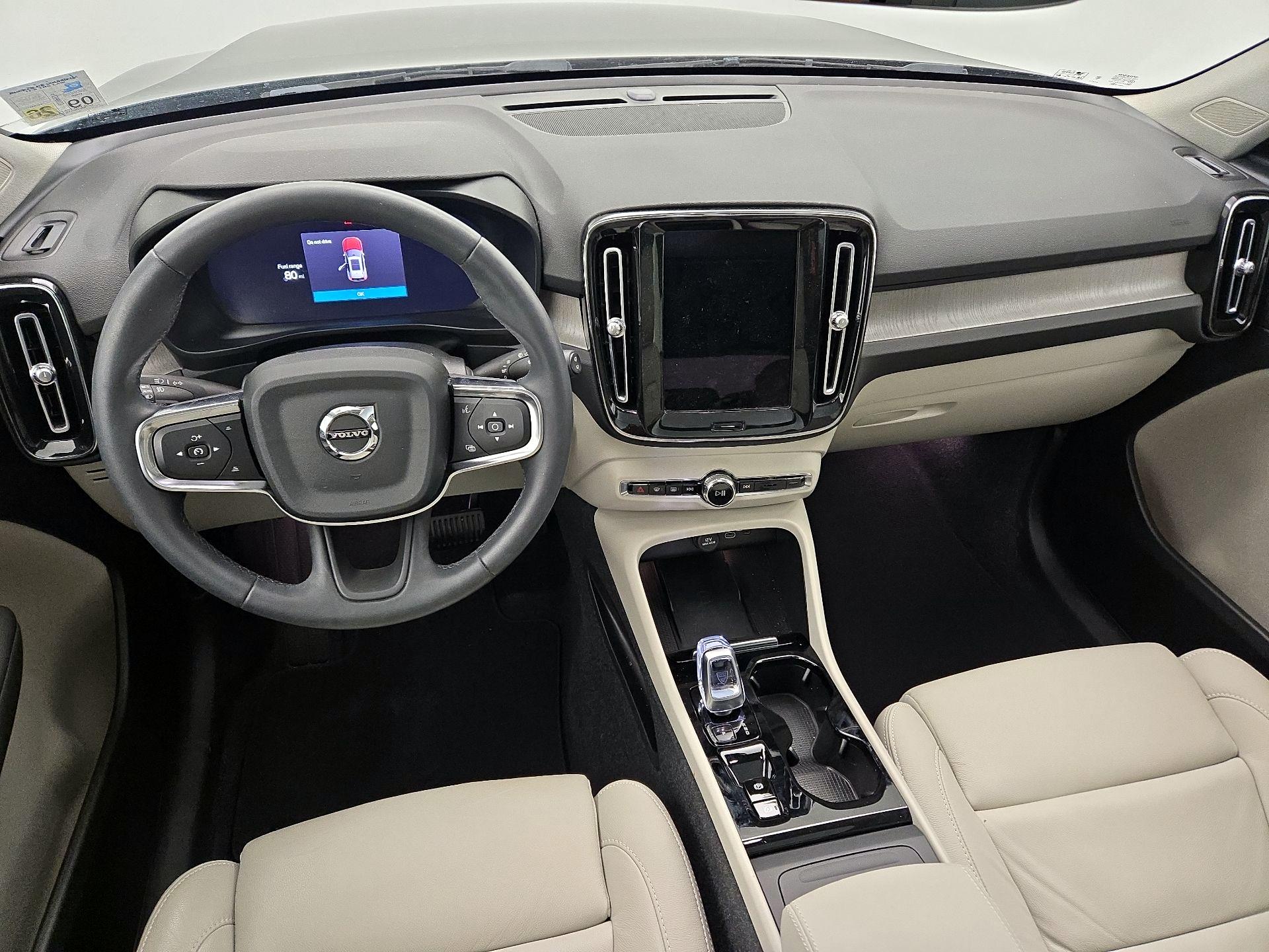 Thumbnail: 2023 Volvo XC40 - 9