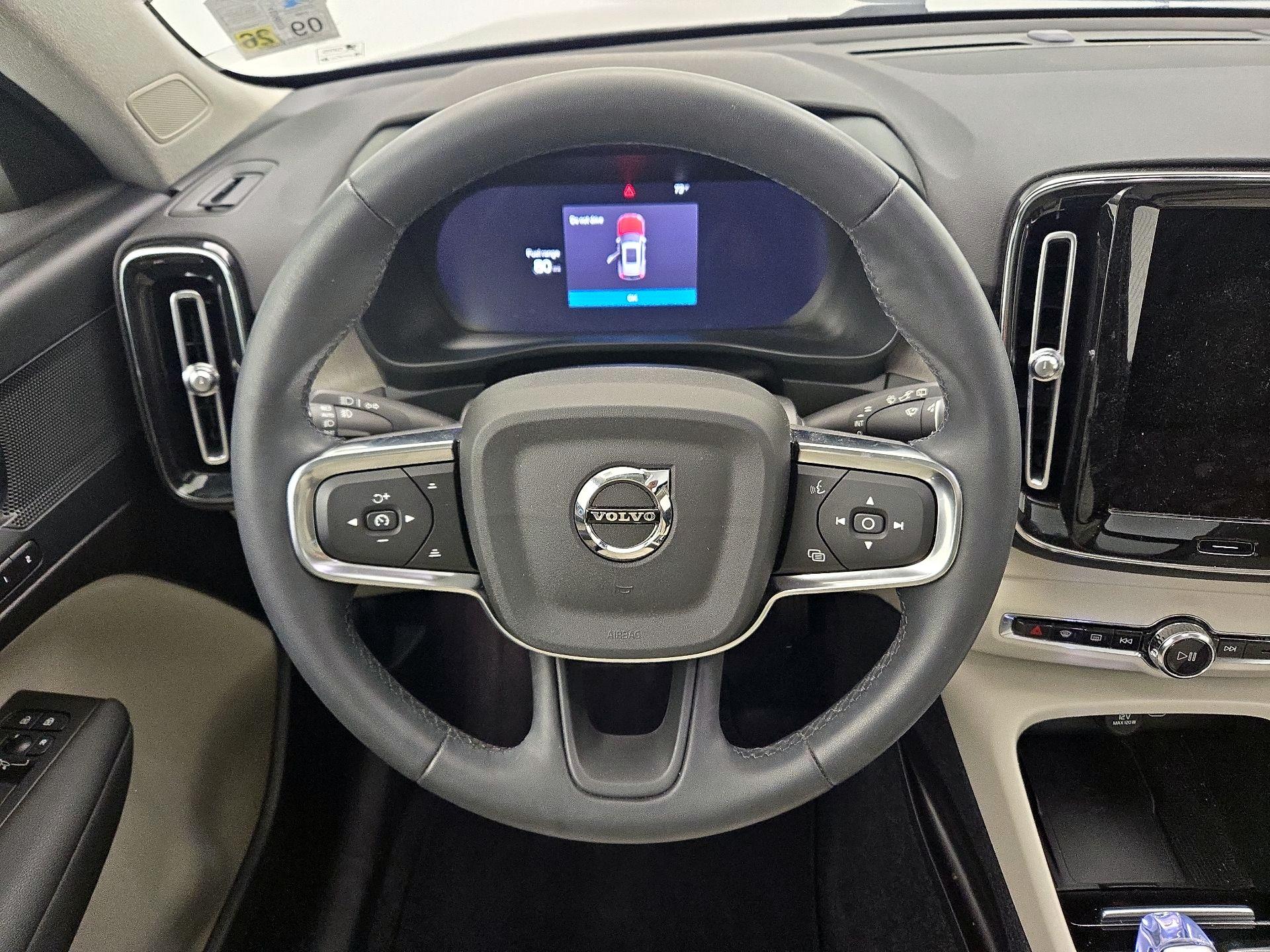 Thumbnail: 2023 Volvo XC40 - 10