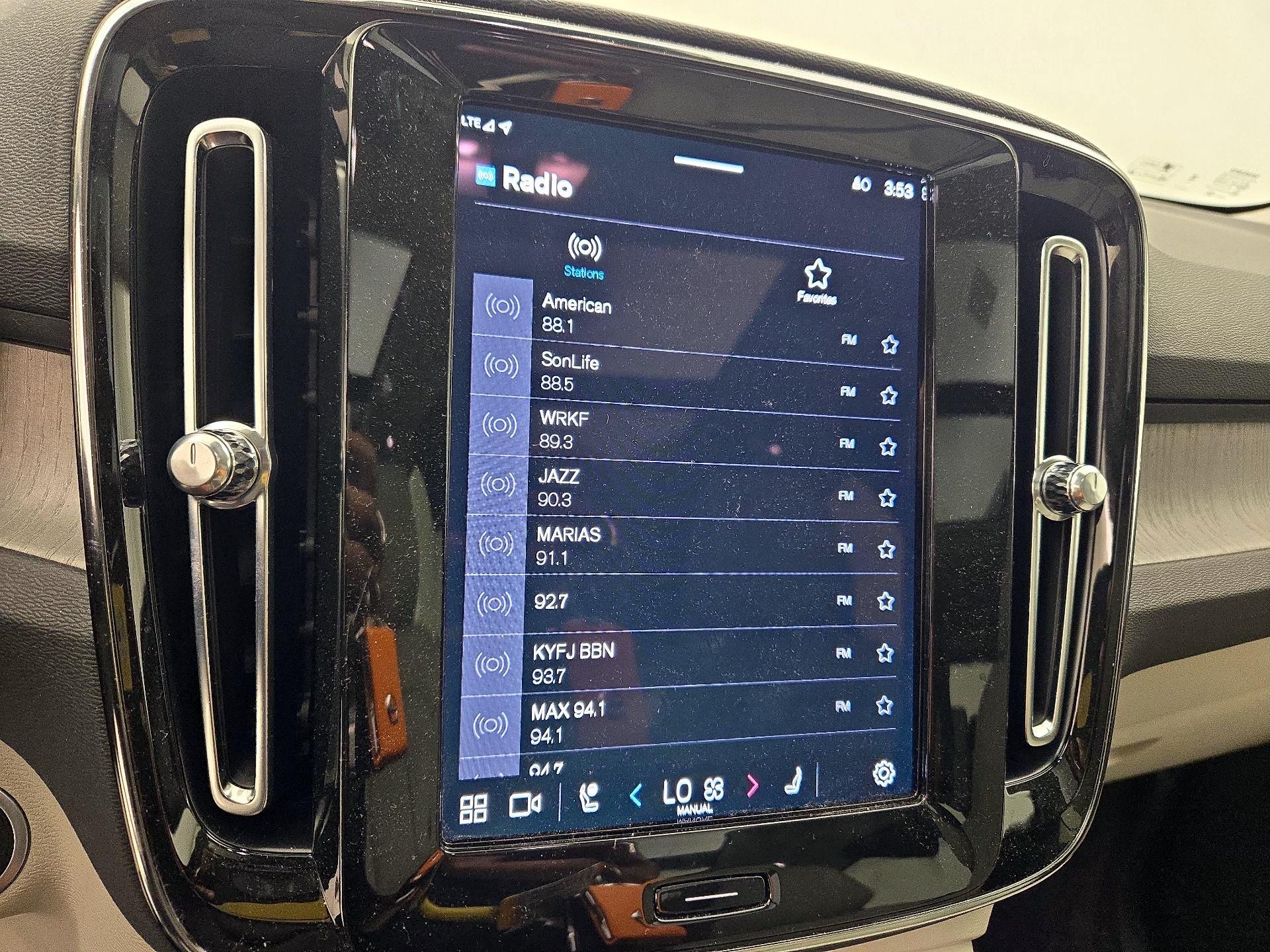 Thumbnail: 2023 Volvo XC40 - 16