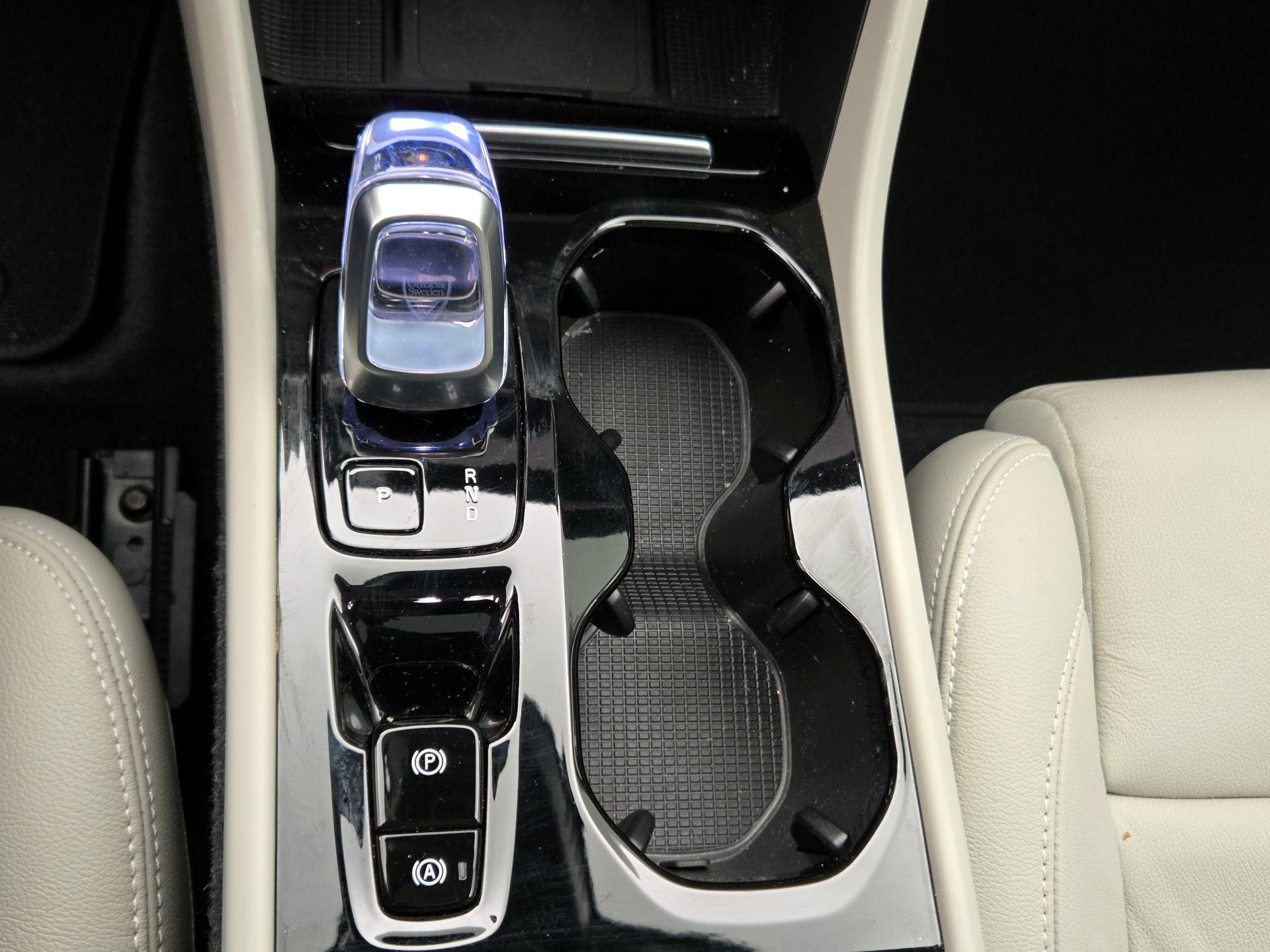 Thumbnail: 2023 Volvo XC40 - 18