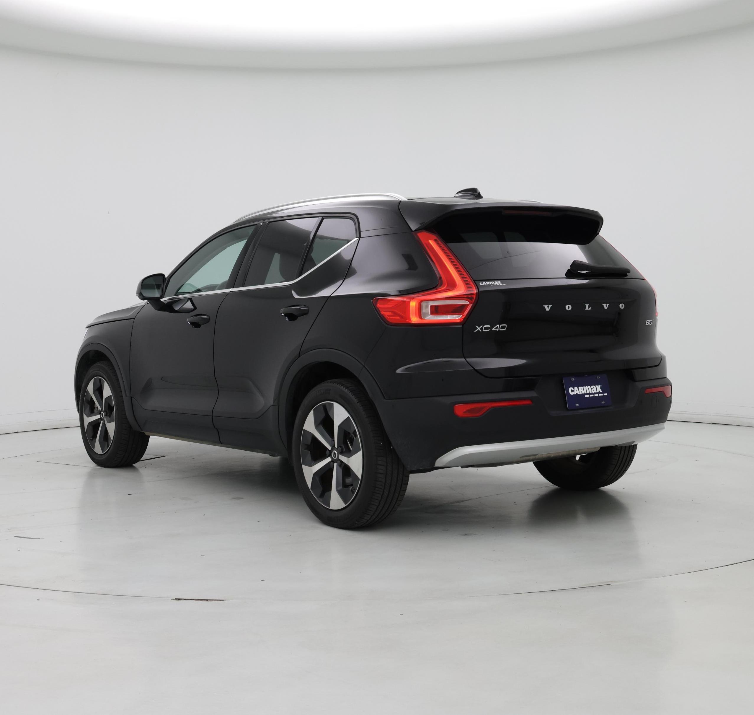 Thumbnail: 2023 Volvo XC40 - 2