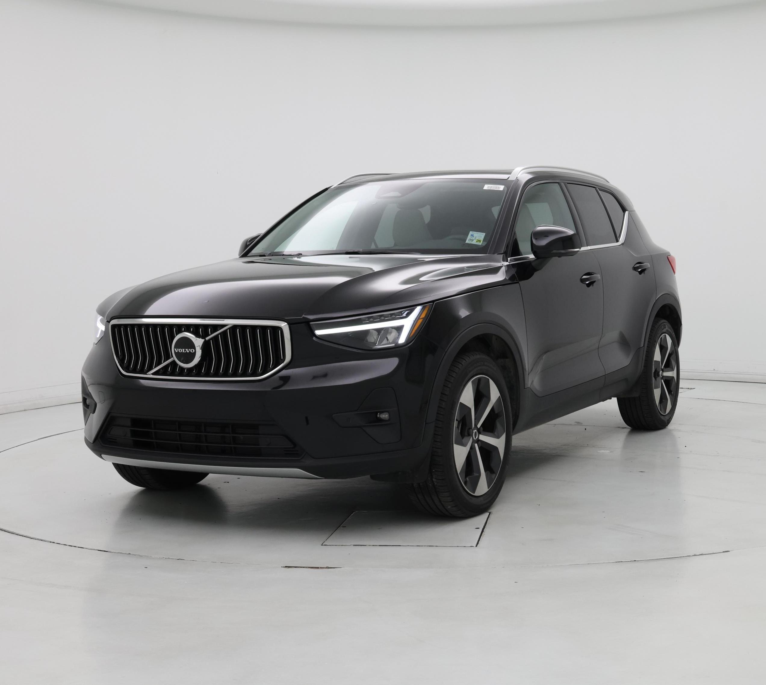 Thumbnail: 2023 Volvo XC40 - 4