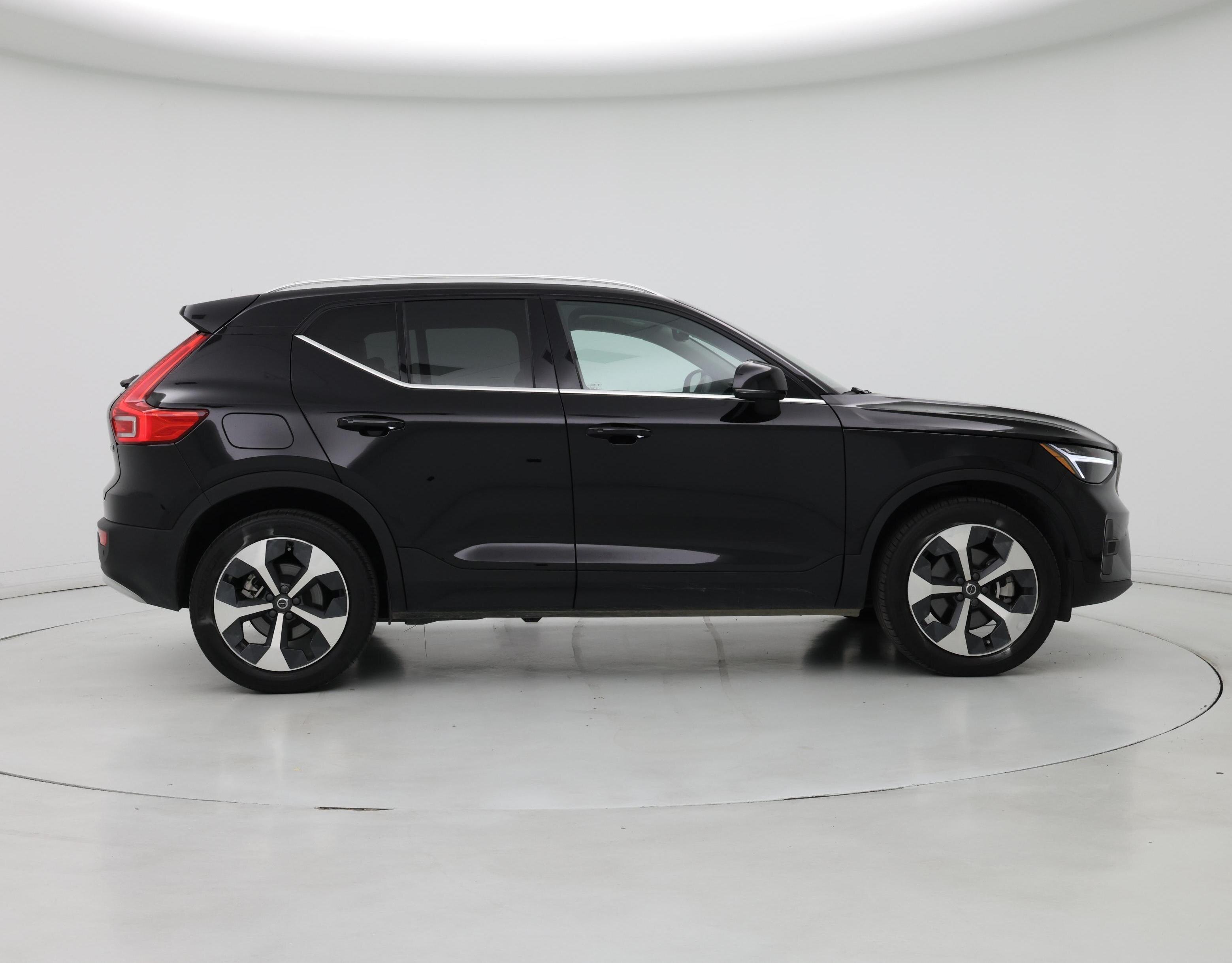 Thumbnail: 2023 Volvo XC40 - 7