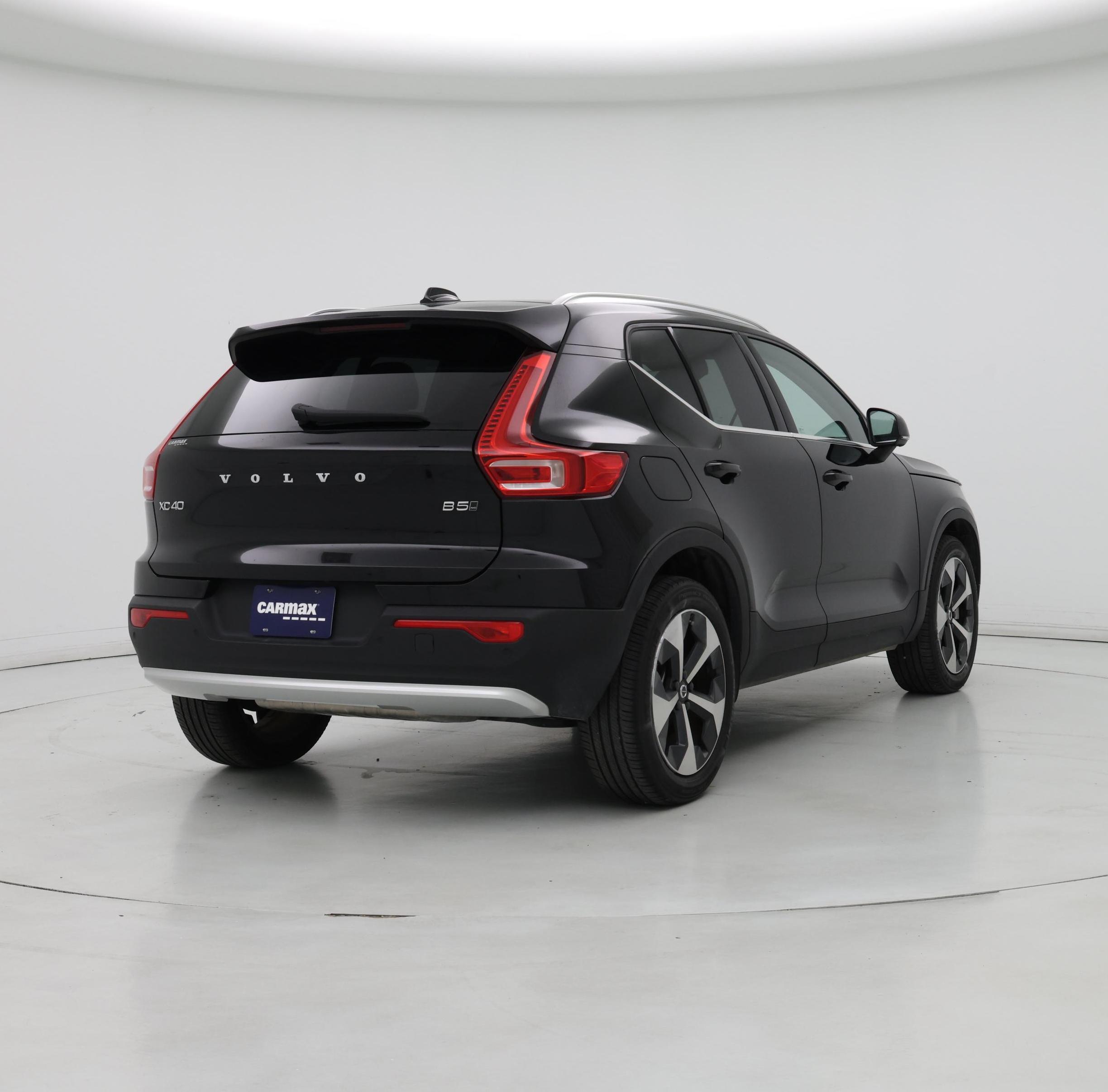 Thumbnail: 2023 Volvo XC40 - 8