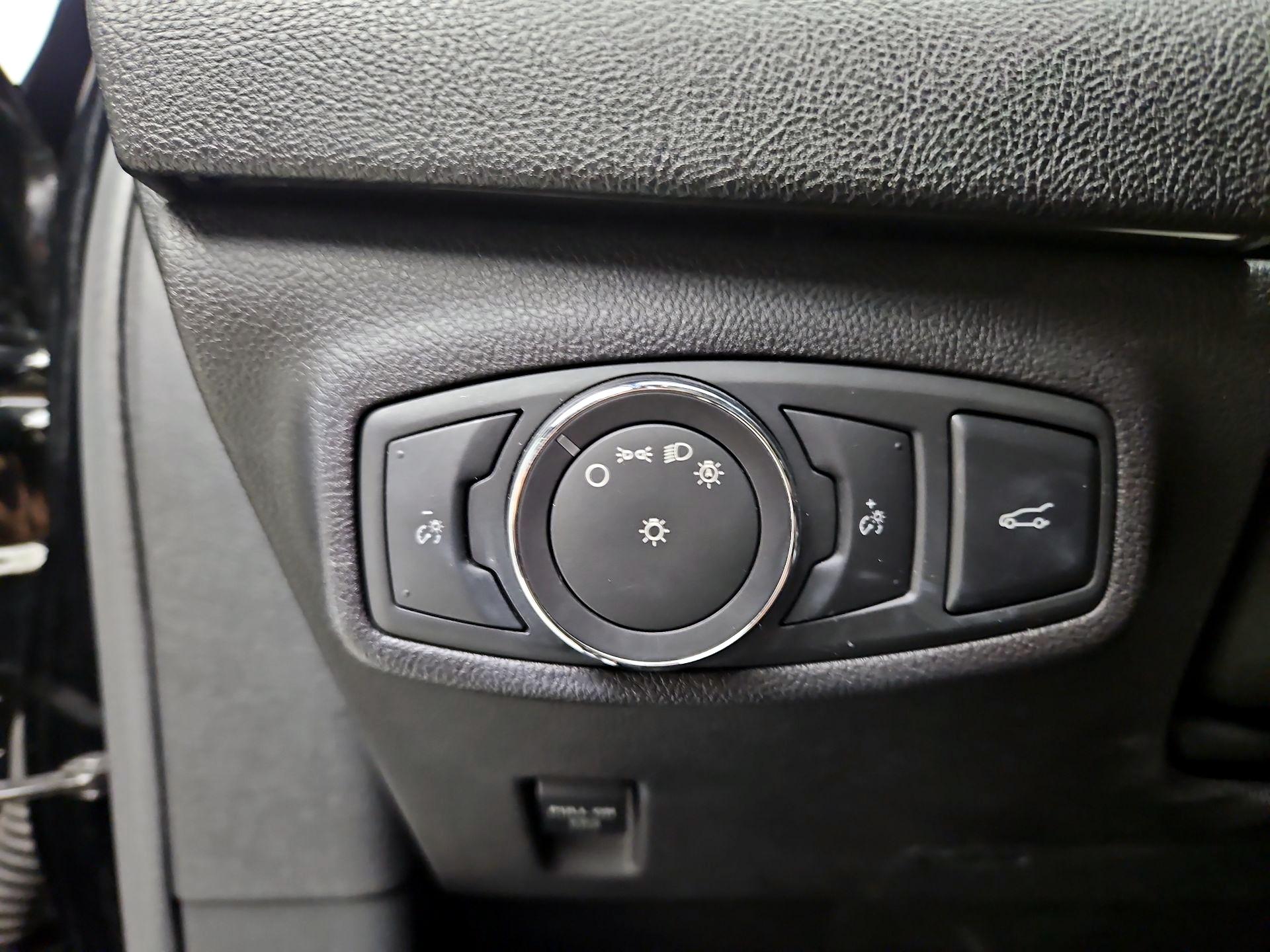 Thumbnail: 2016 Lincoln MKC - 13