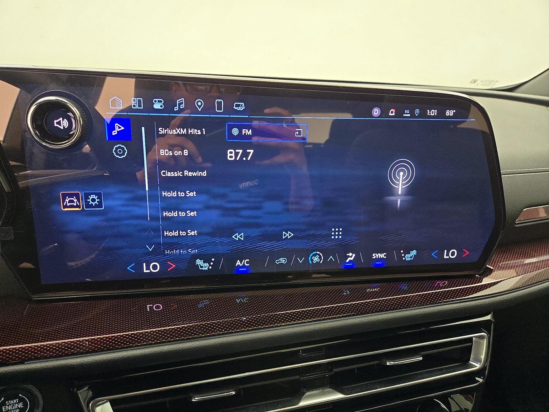 Thumbnail: 2025 Chevrolet Traverse - 15