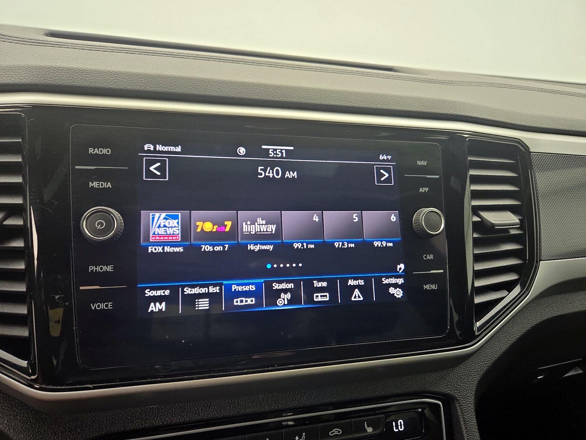 Thumbnail: 2022 Volkswagen Atlas - 16