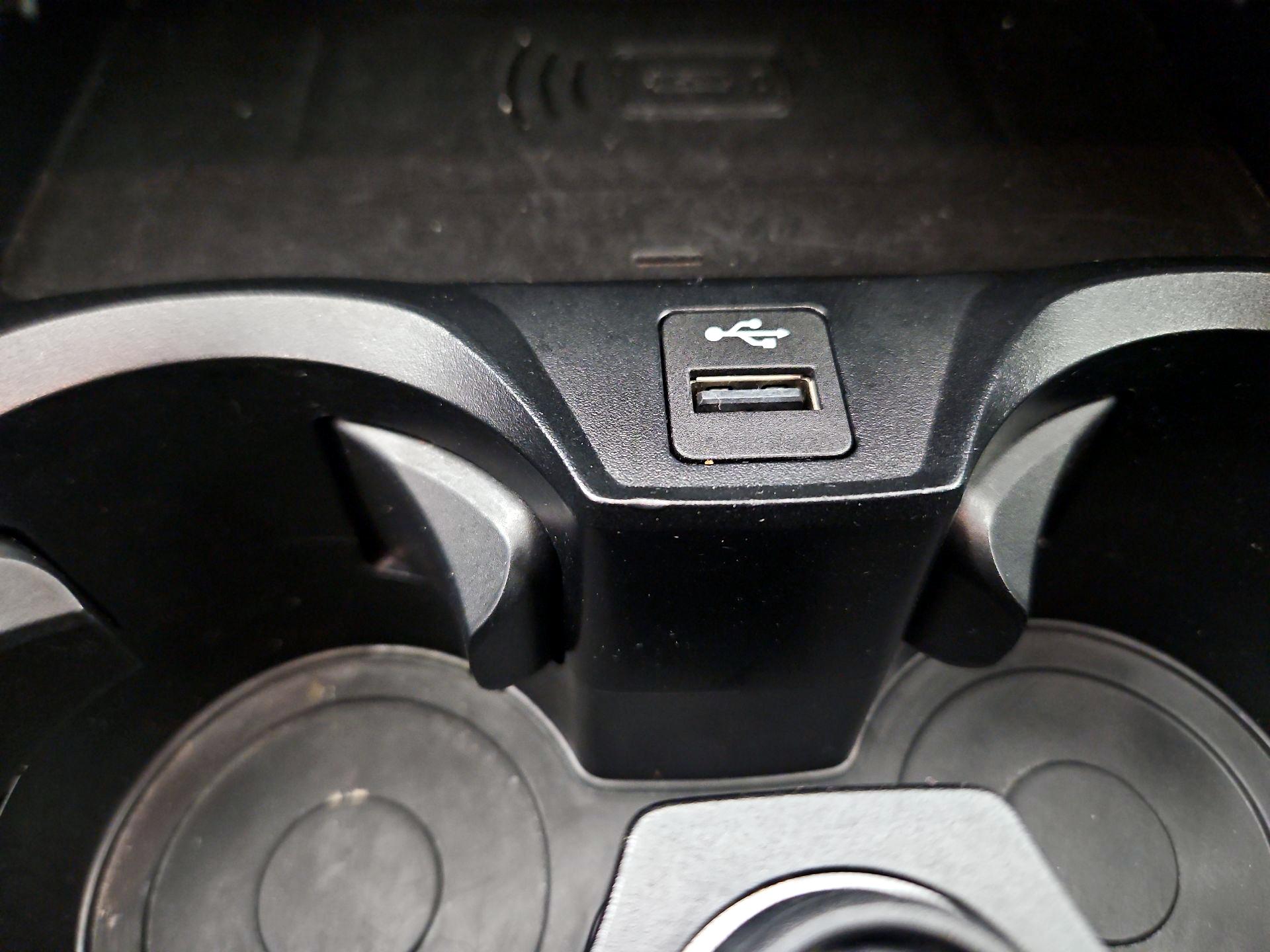 Thumbnail: 2023 BMW i4 - 18