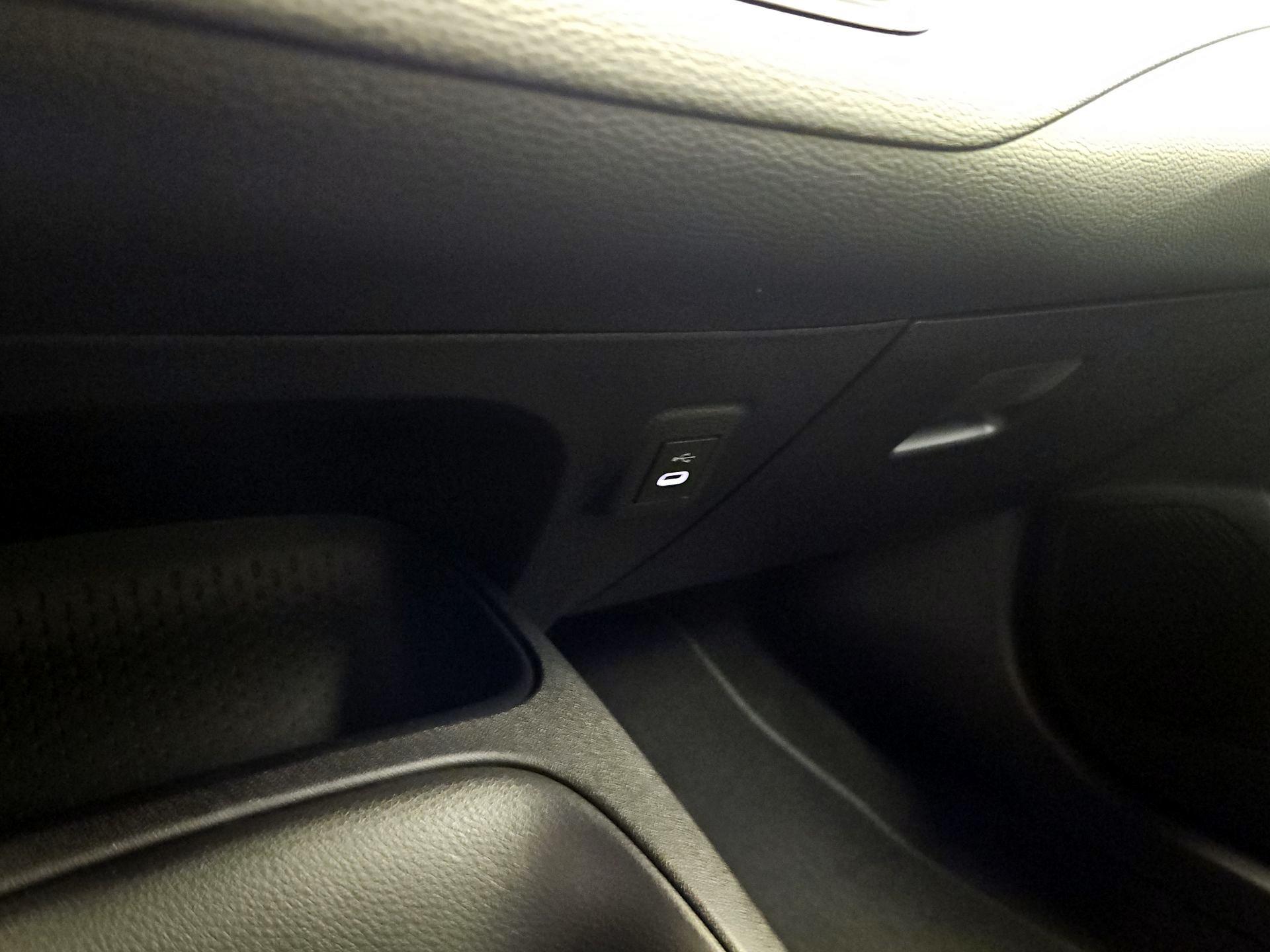 Thumbnail: 2025 Toyota Corolla - 18