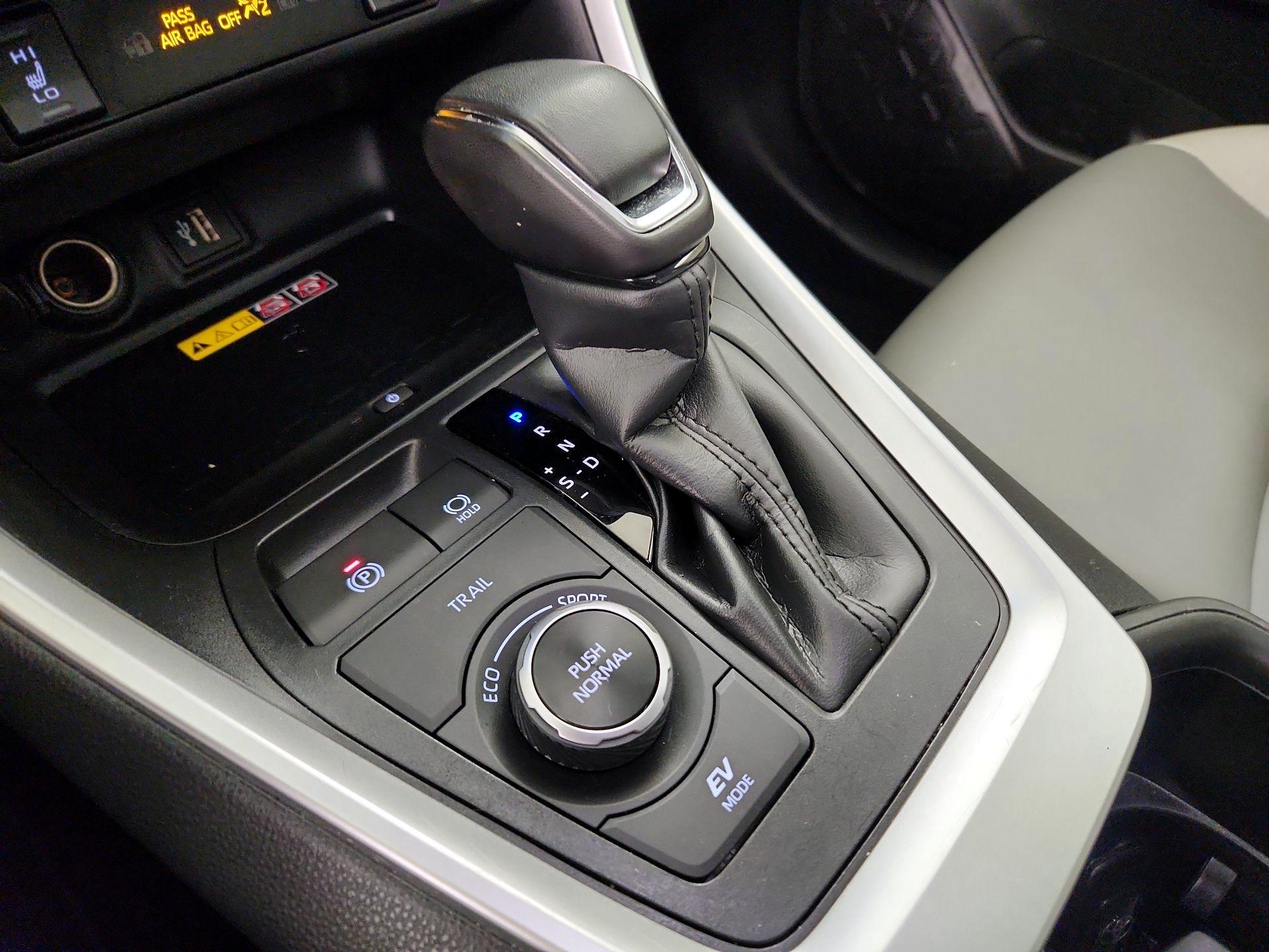 Thumbnail: 2023 Toyota RAV4 - 17