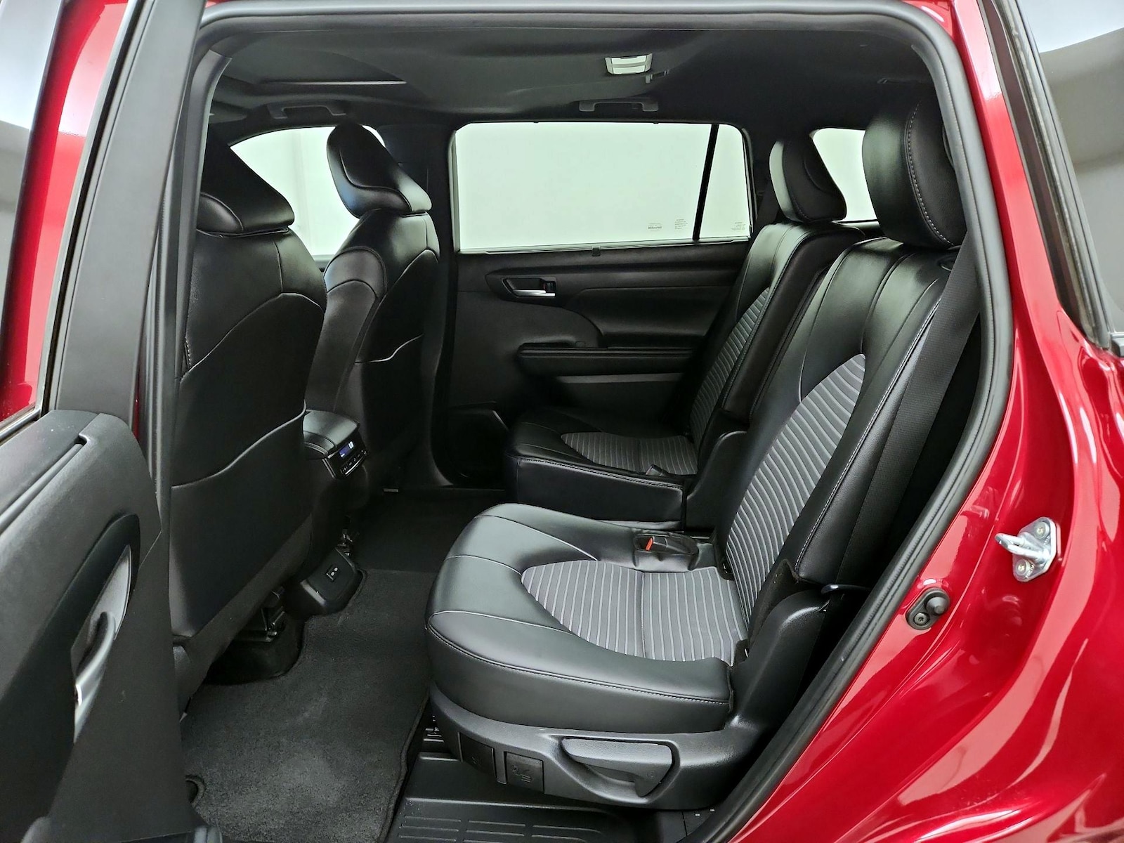 2025 Toyota Highlander XSE - Photo 22