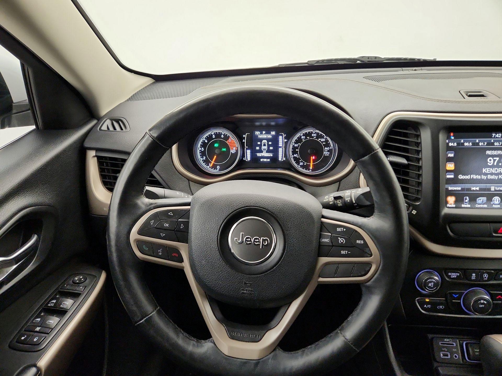 Thumbnail: 2017 Jeep Cherokee - 10