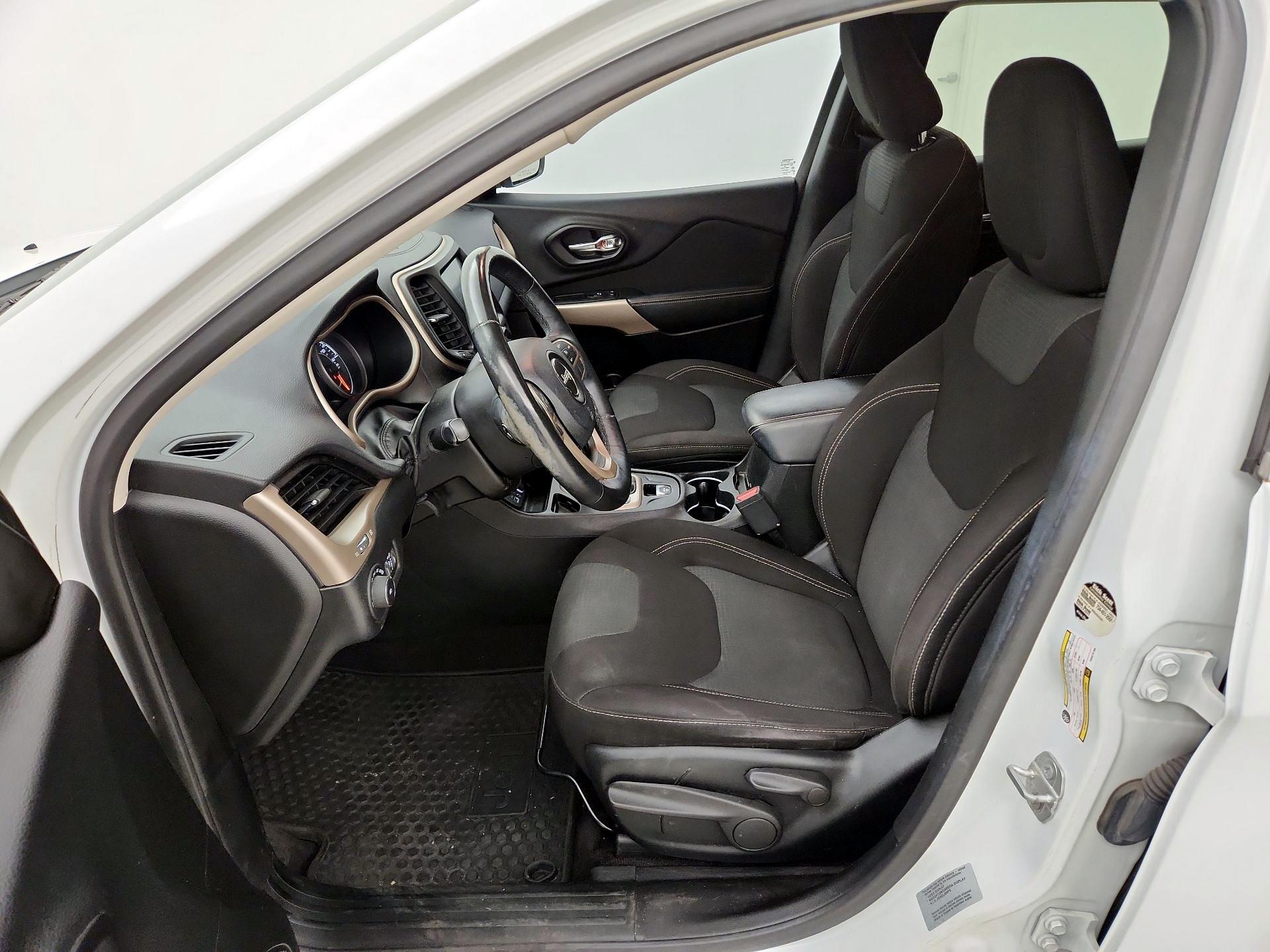 Thumbnail: 2017 Jeep Cherokee - 11