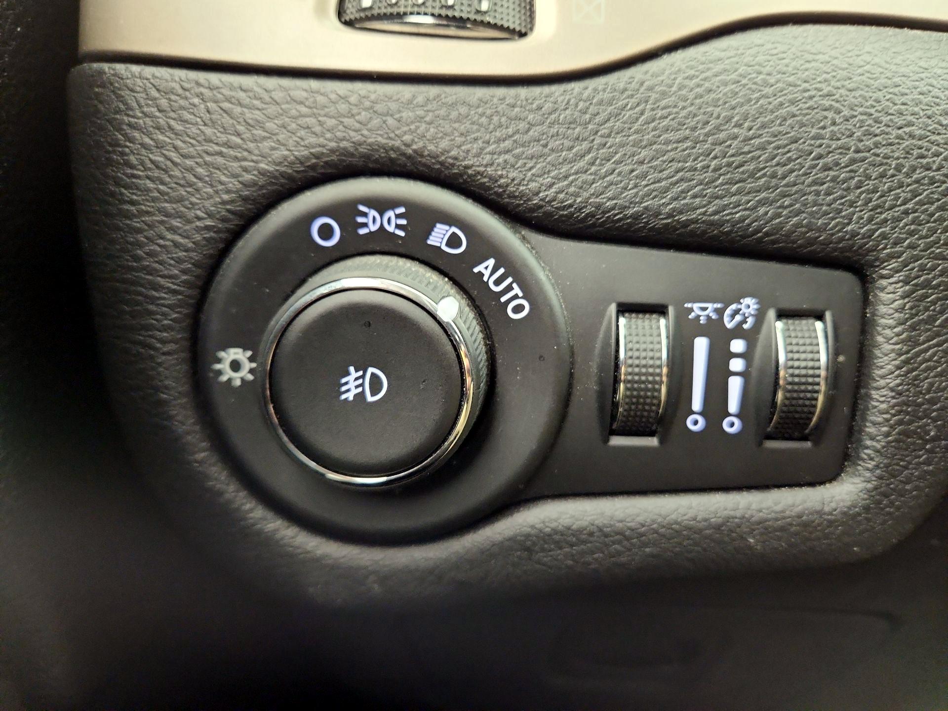 Thumbnail: 2017 Jeep Cherokee - 13