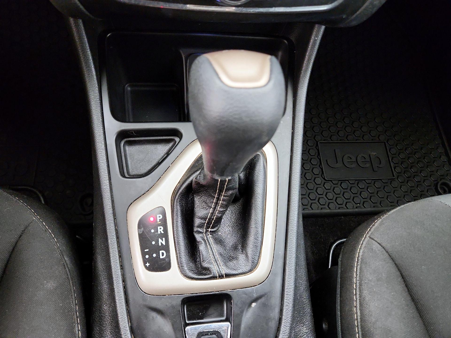 Thumbnail: 2017 Jeep Cherokee - 17