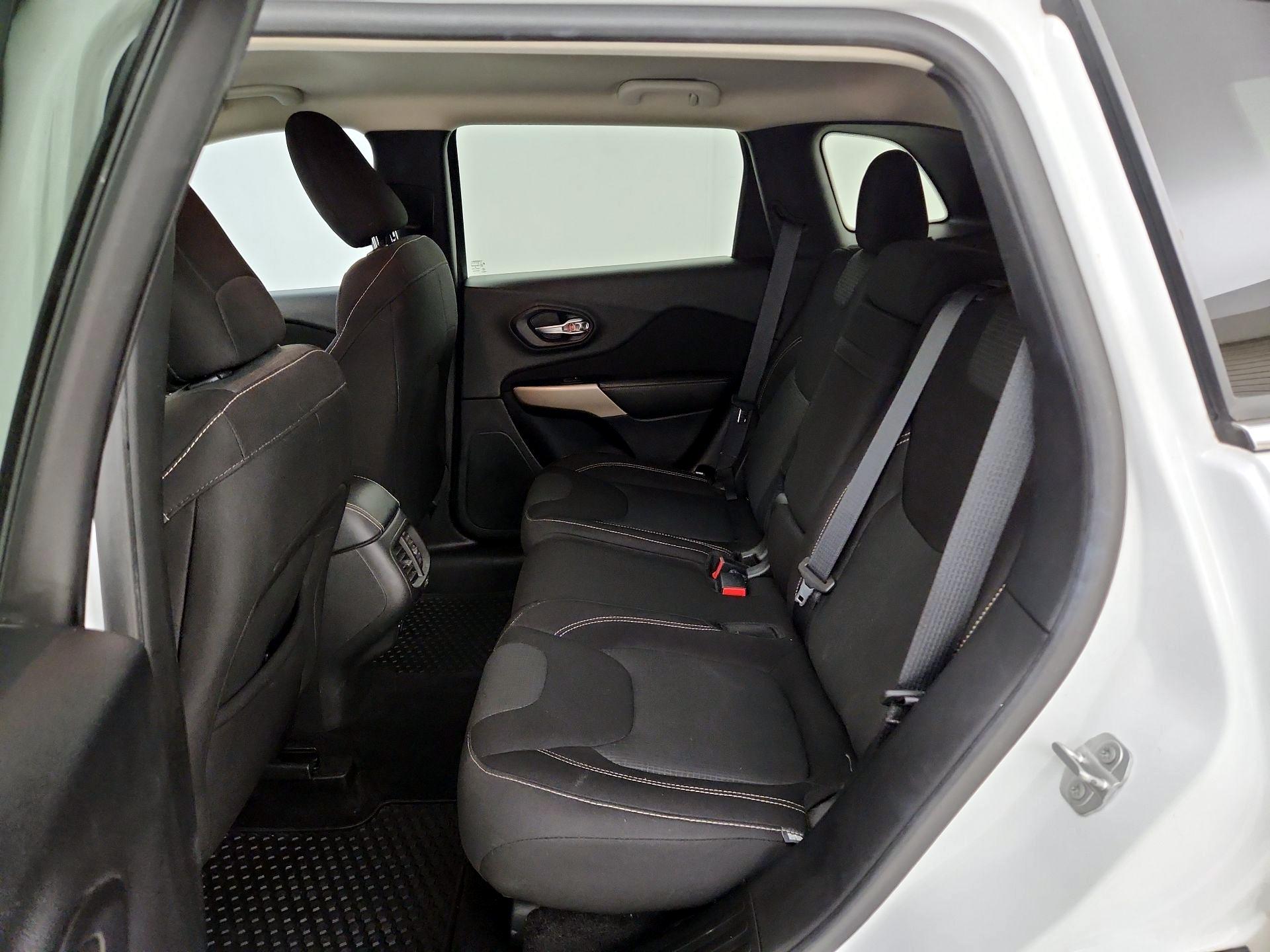 Thumbnail: 2017 Jeep Cherokee - 19