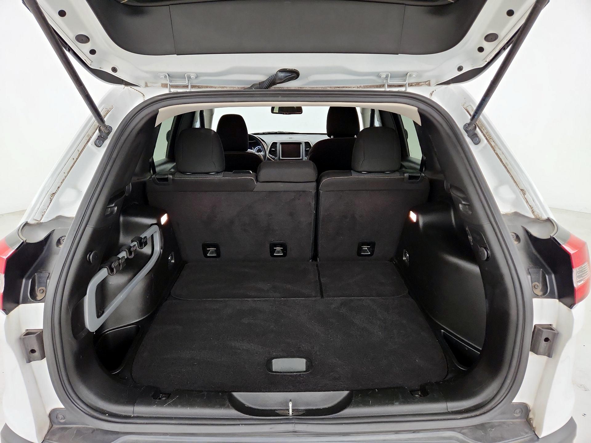 Thumbnail: 2017 Jeep Cherokee - 20