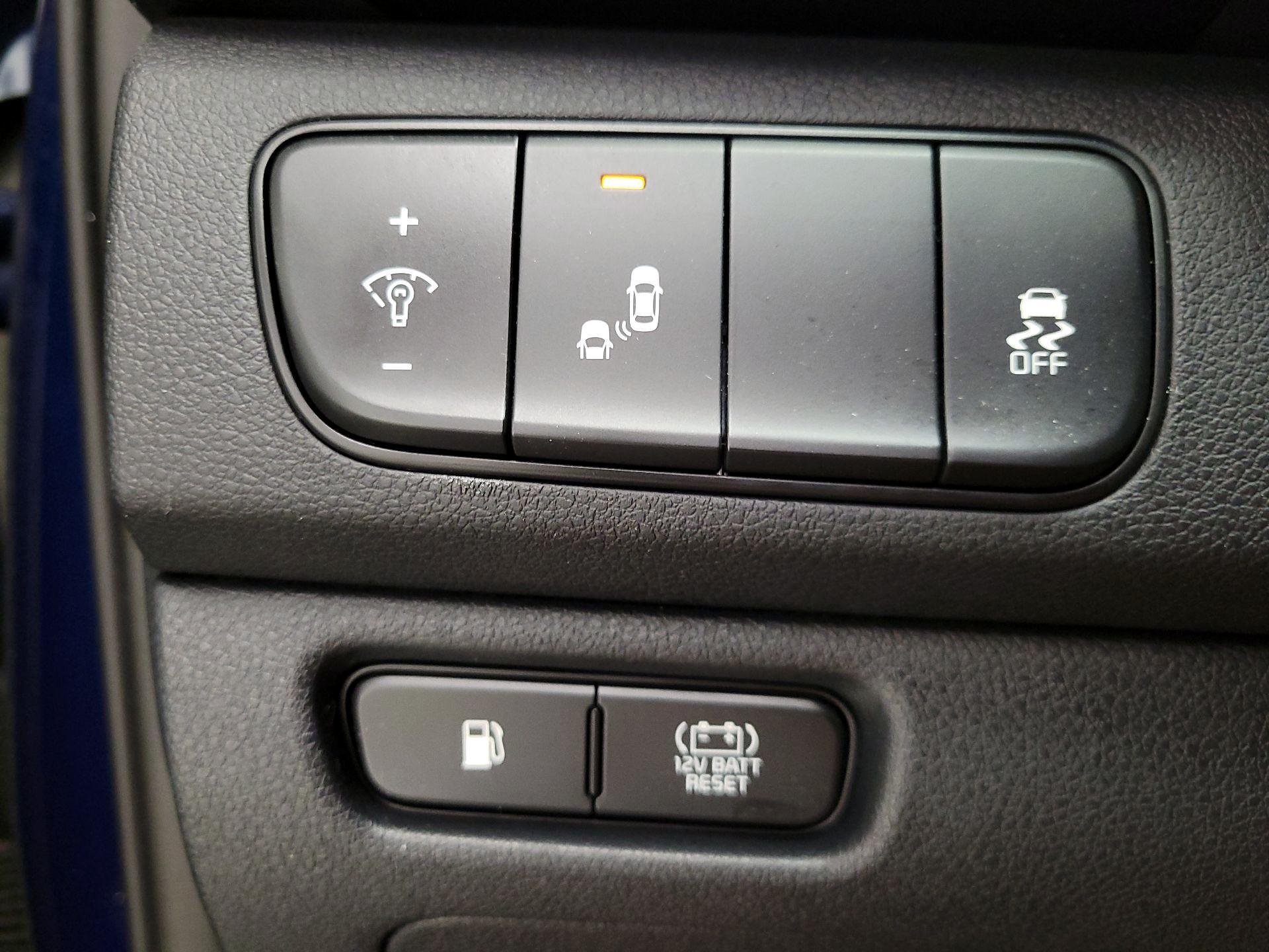 Thumbnail: 2017 Kia Niro - 13